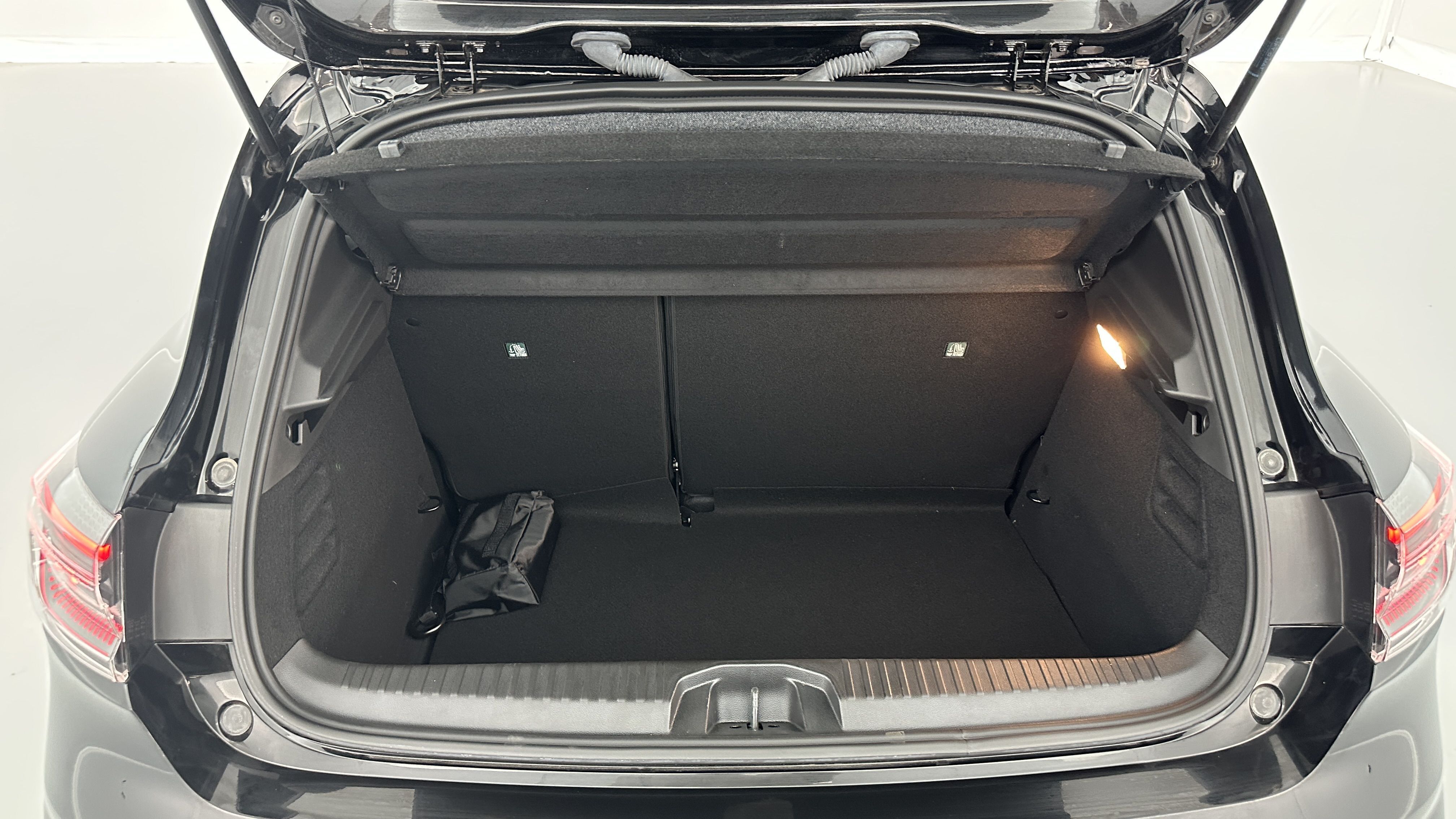 Renault Clio - Image 10