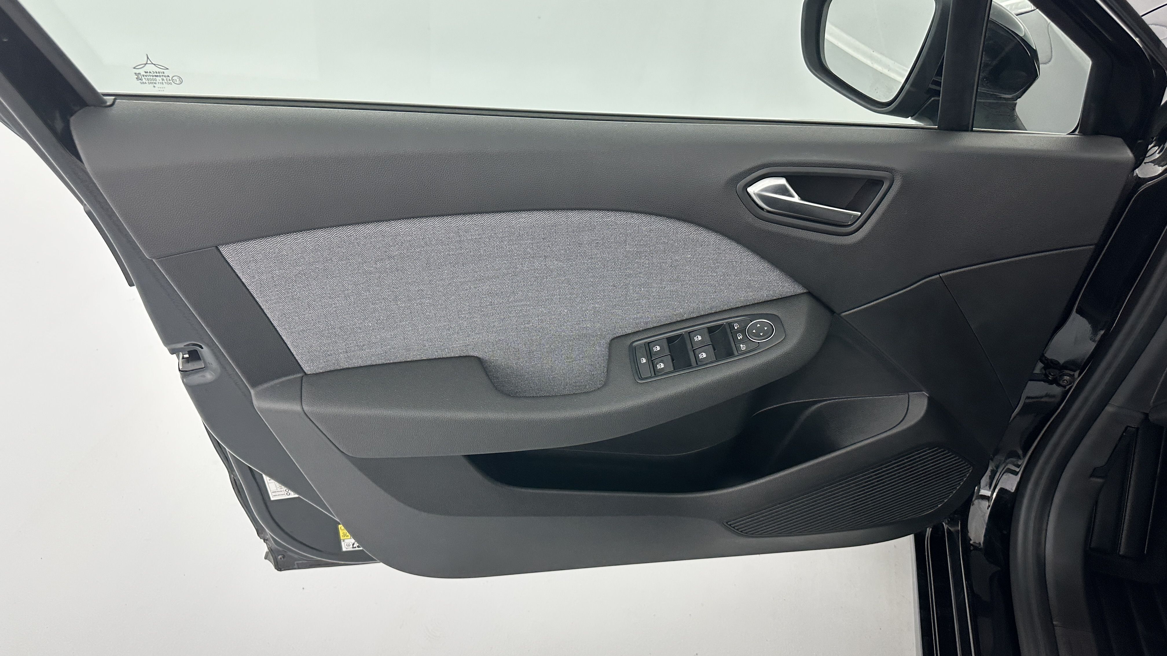 Renault Clio - Image 13