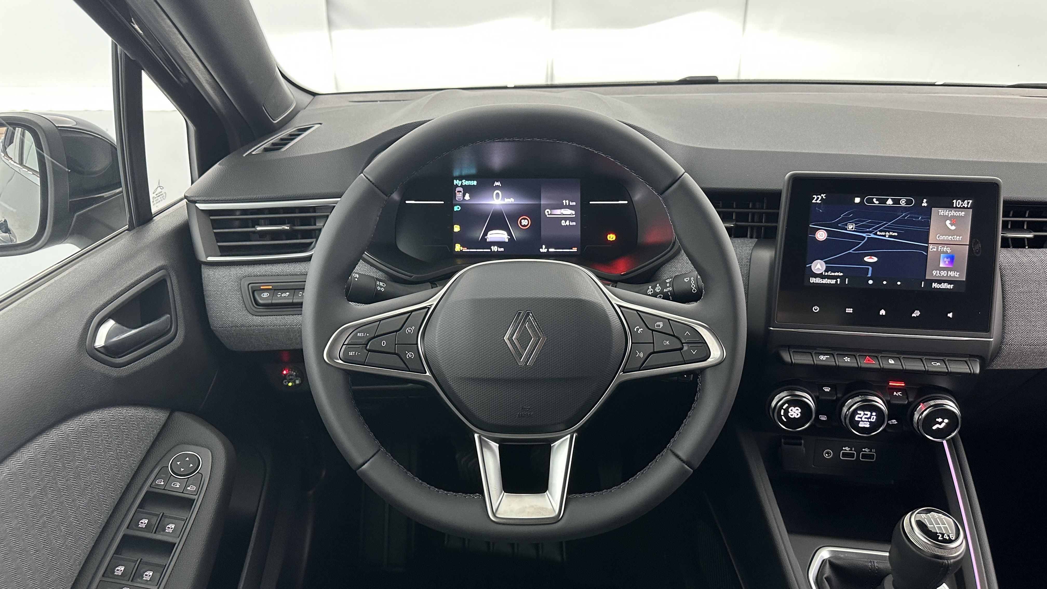 Renault Clio - Image 14