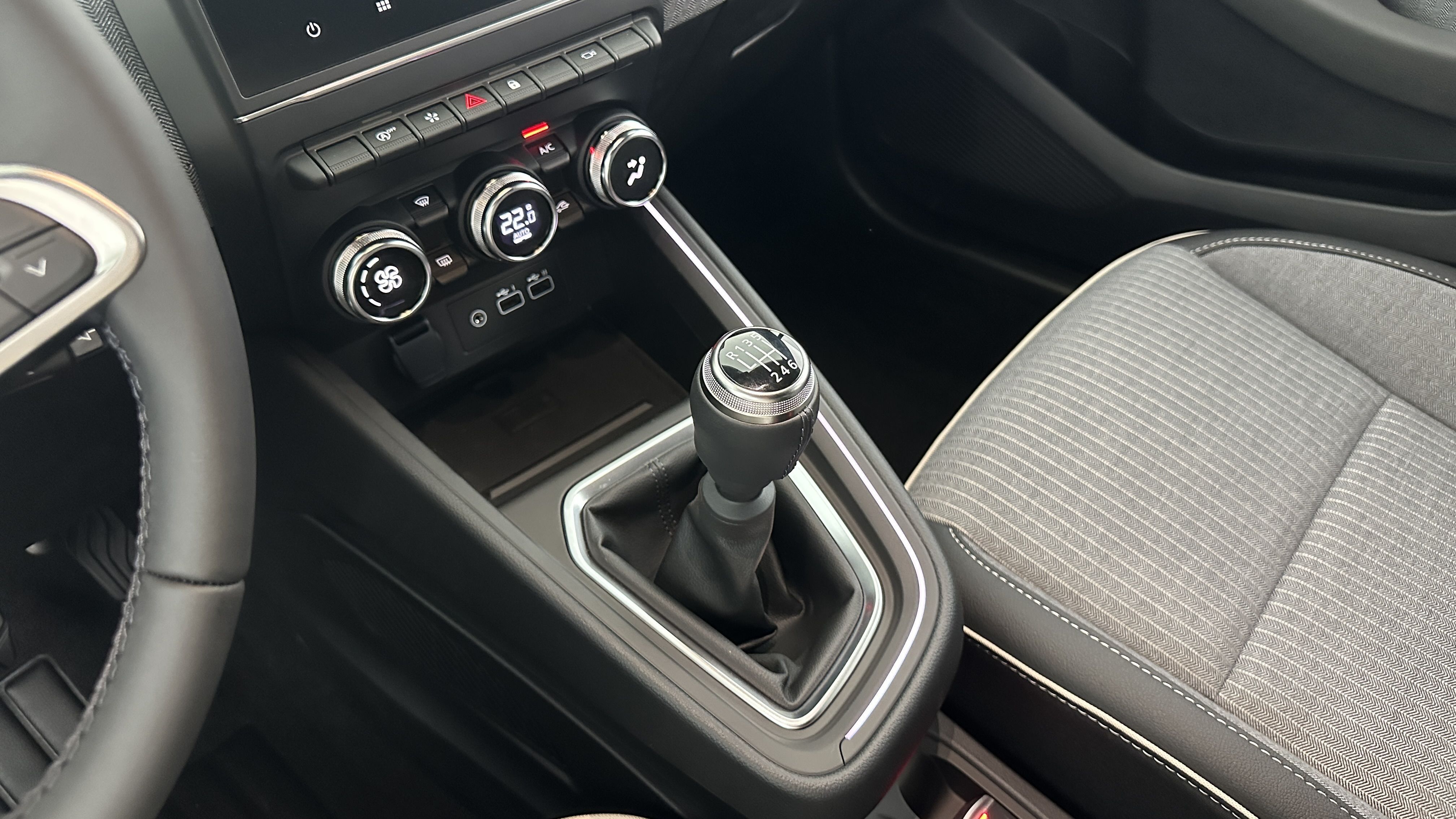 Renault Clio - Image 17