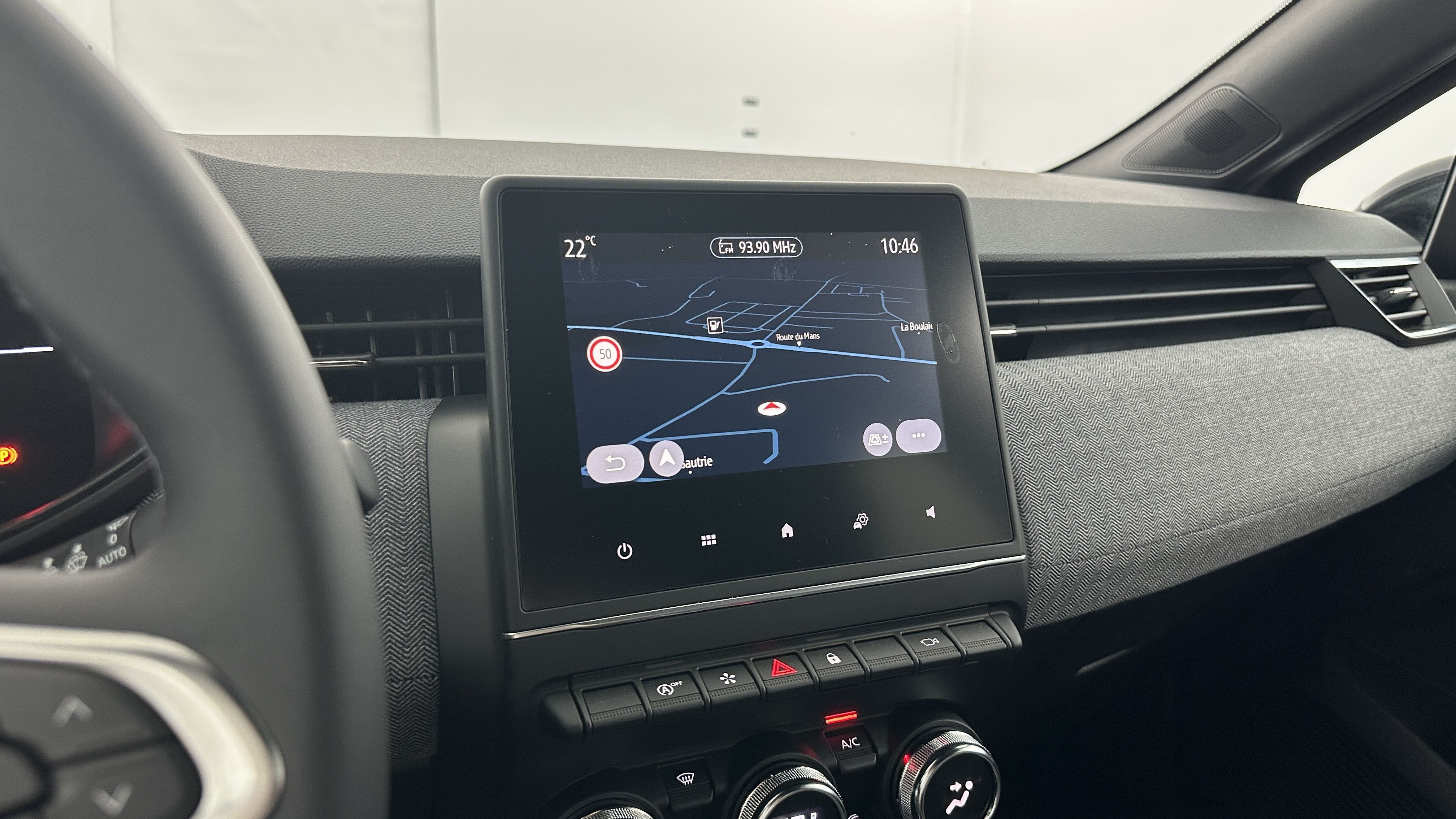 Renault Clio - Image 18