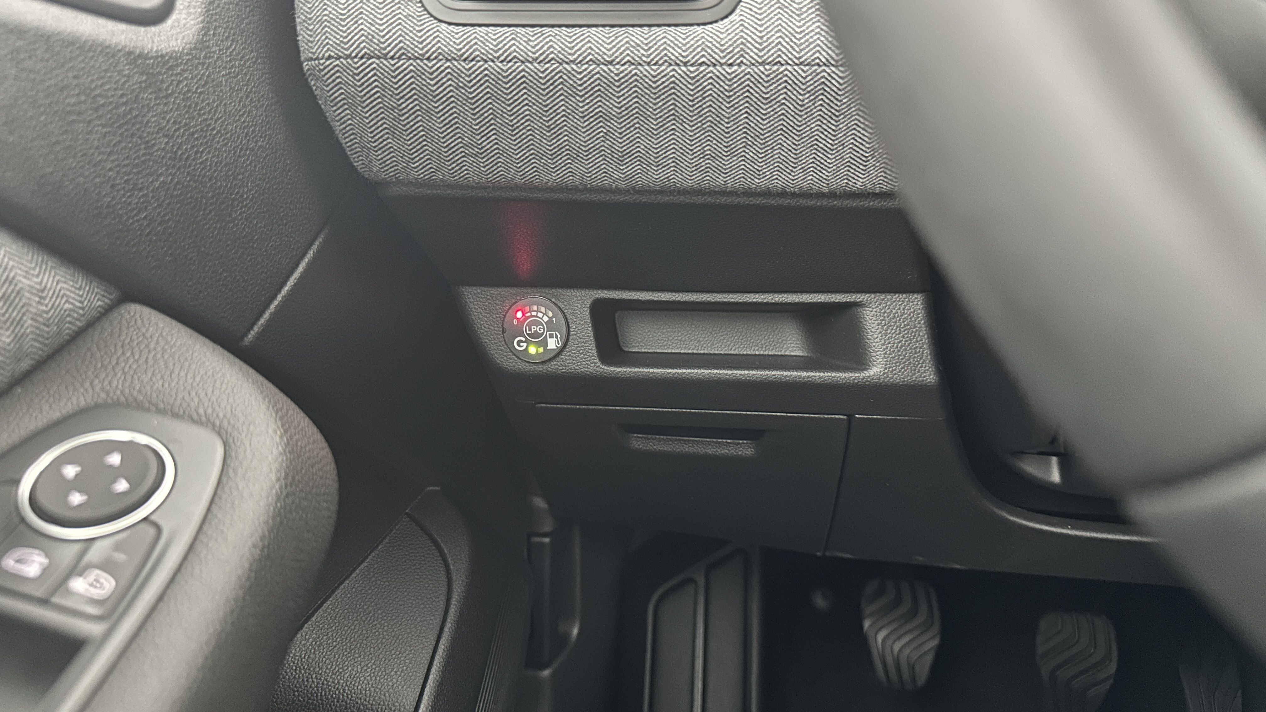 Renault Clio - Image 23