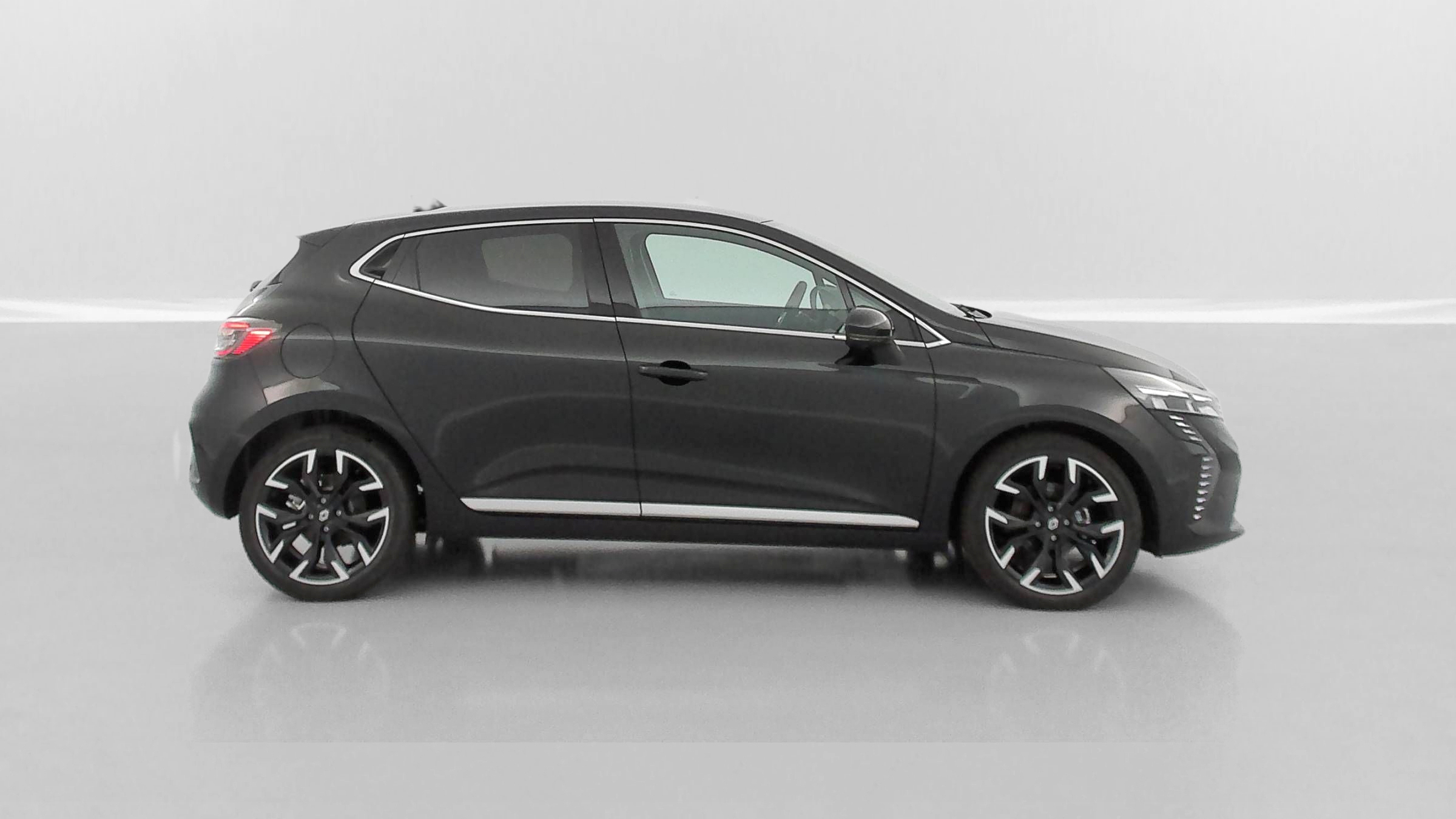 Renault Clio - Image 28