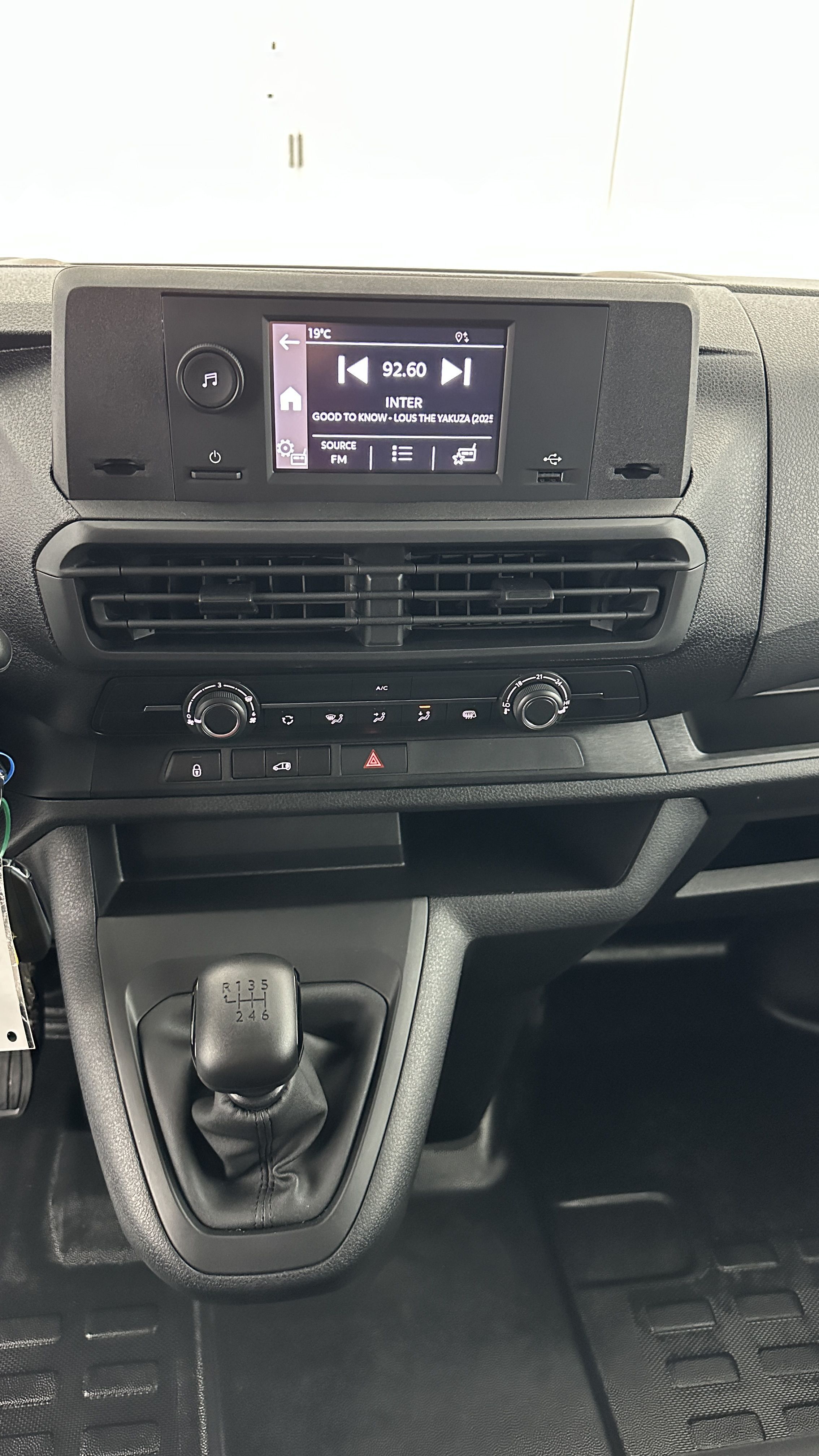 Opel Vivaro Fourgon - Image 11