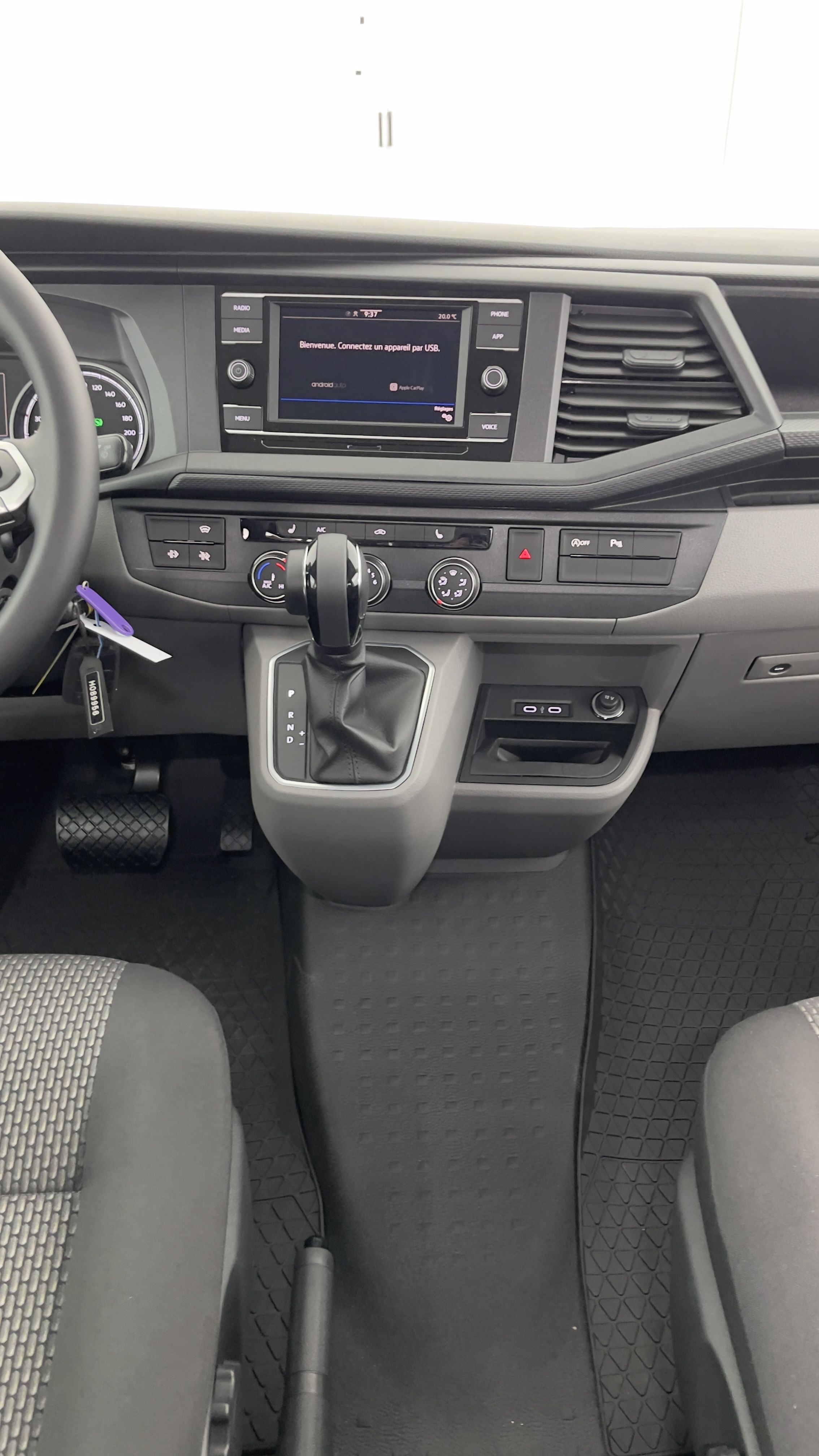 Volkswagen Transporter - Image 15