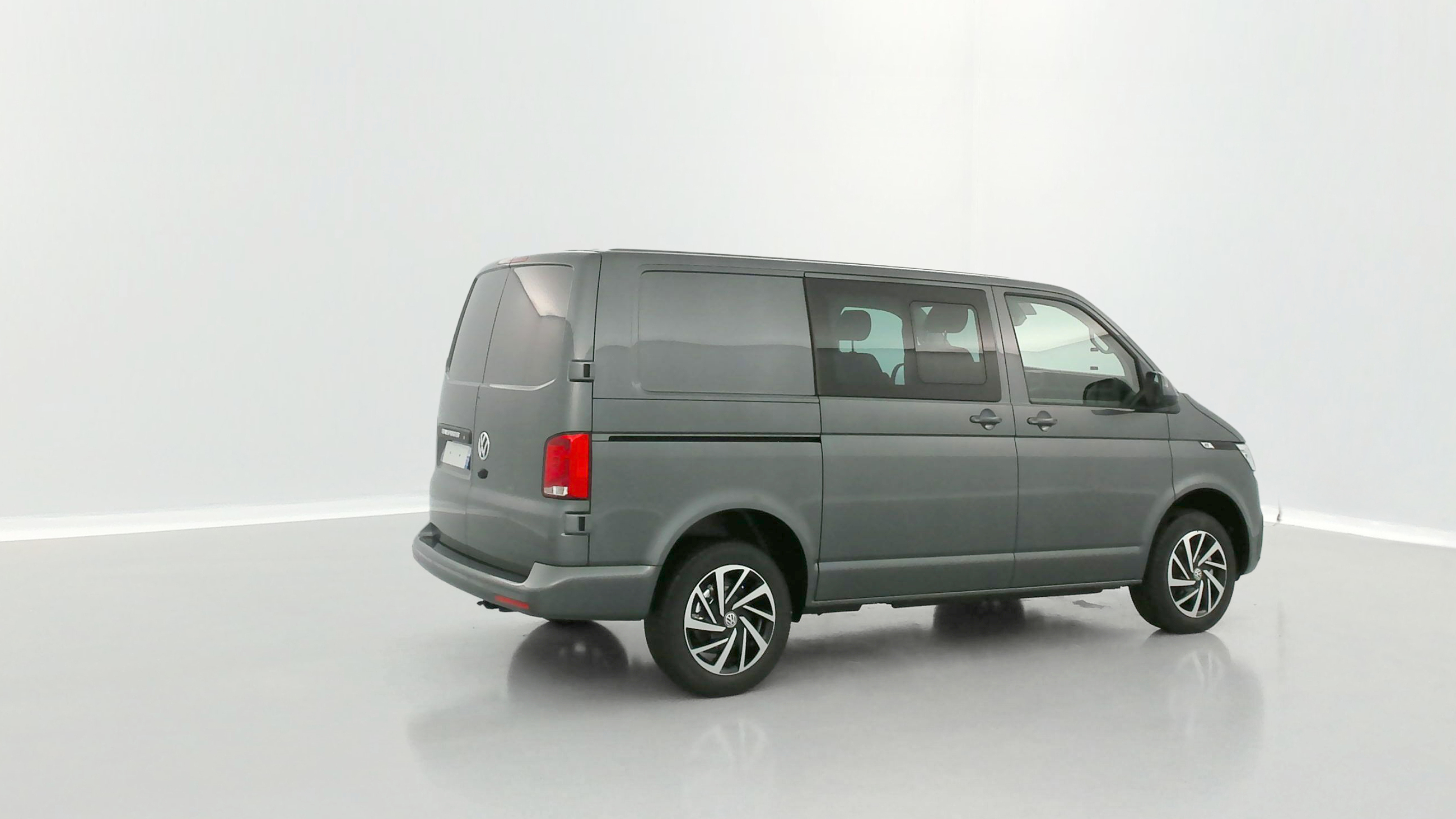 Volkswagen Transporter - Image 25