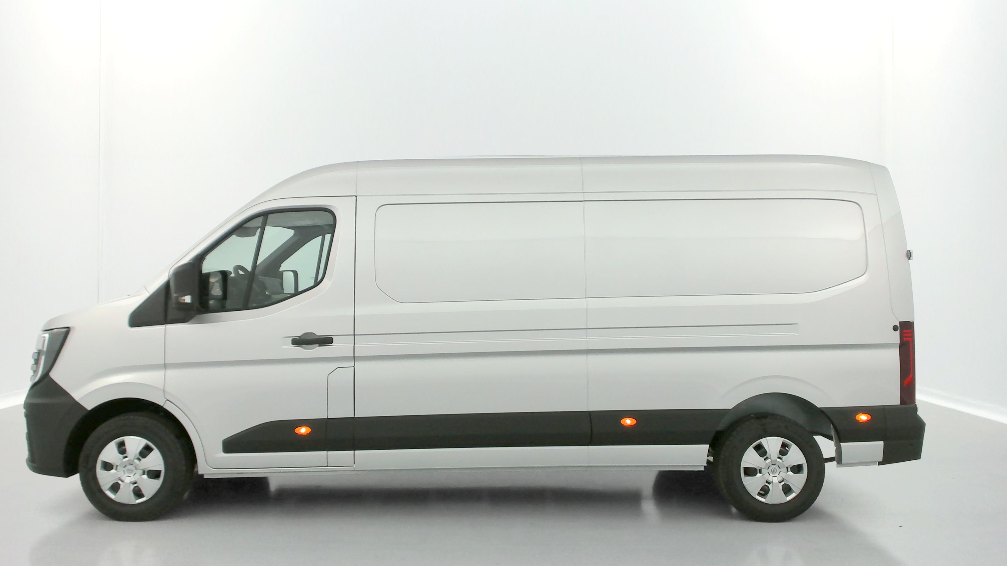 Nissan Interstar Fourgon - Image 4