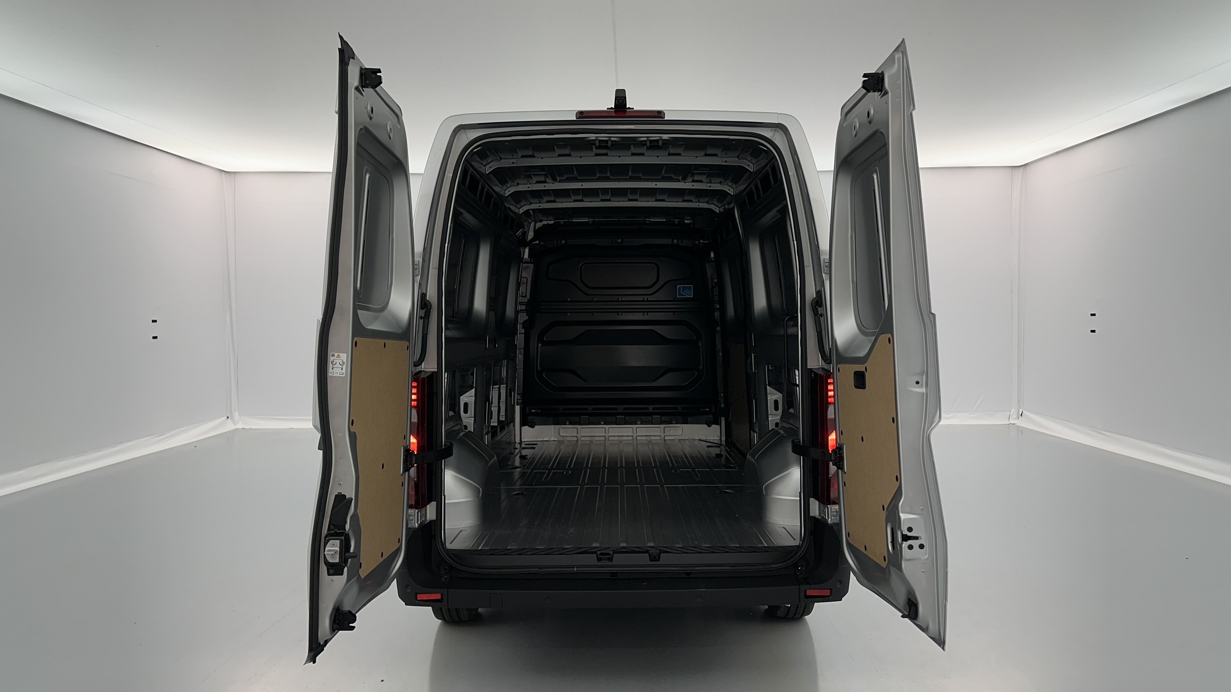 Nissan Interstar Fourgon - Image 9