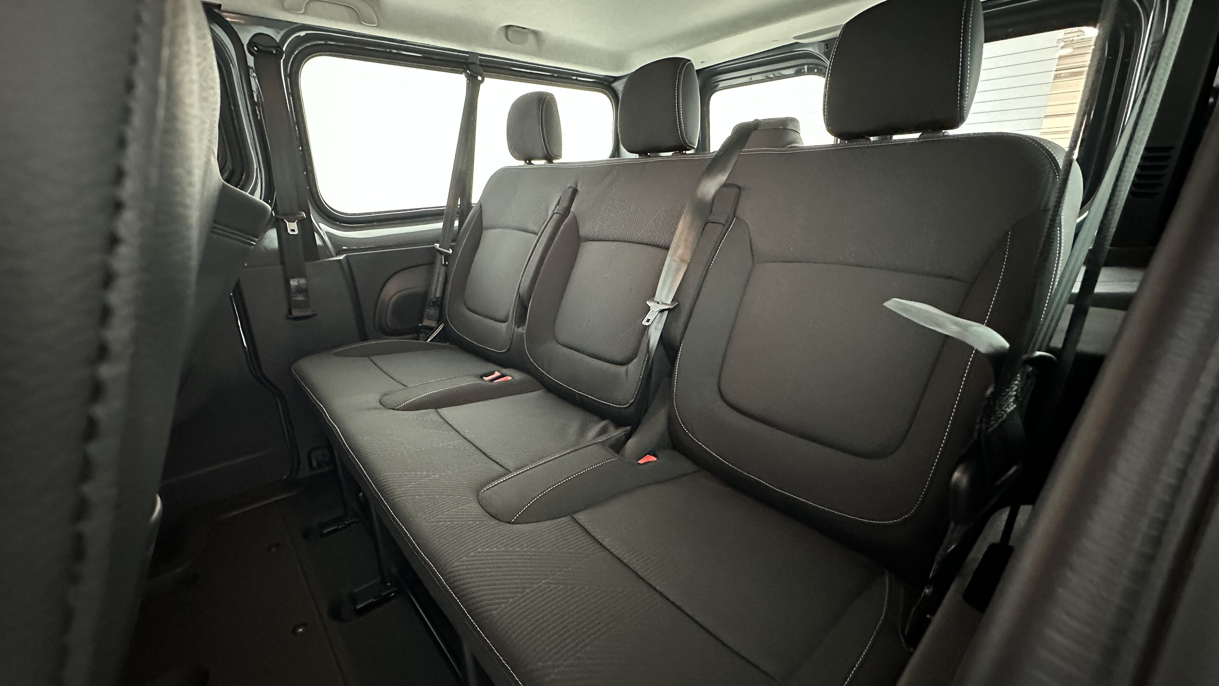 Nissan PRIMASTAR COMBI - Image 10