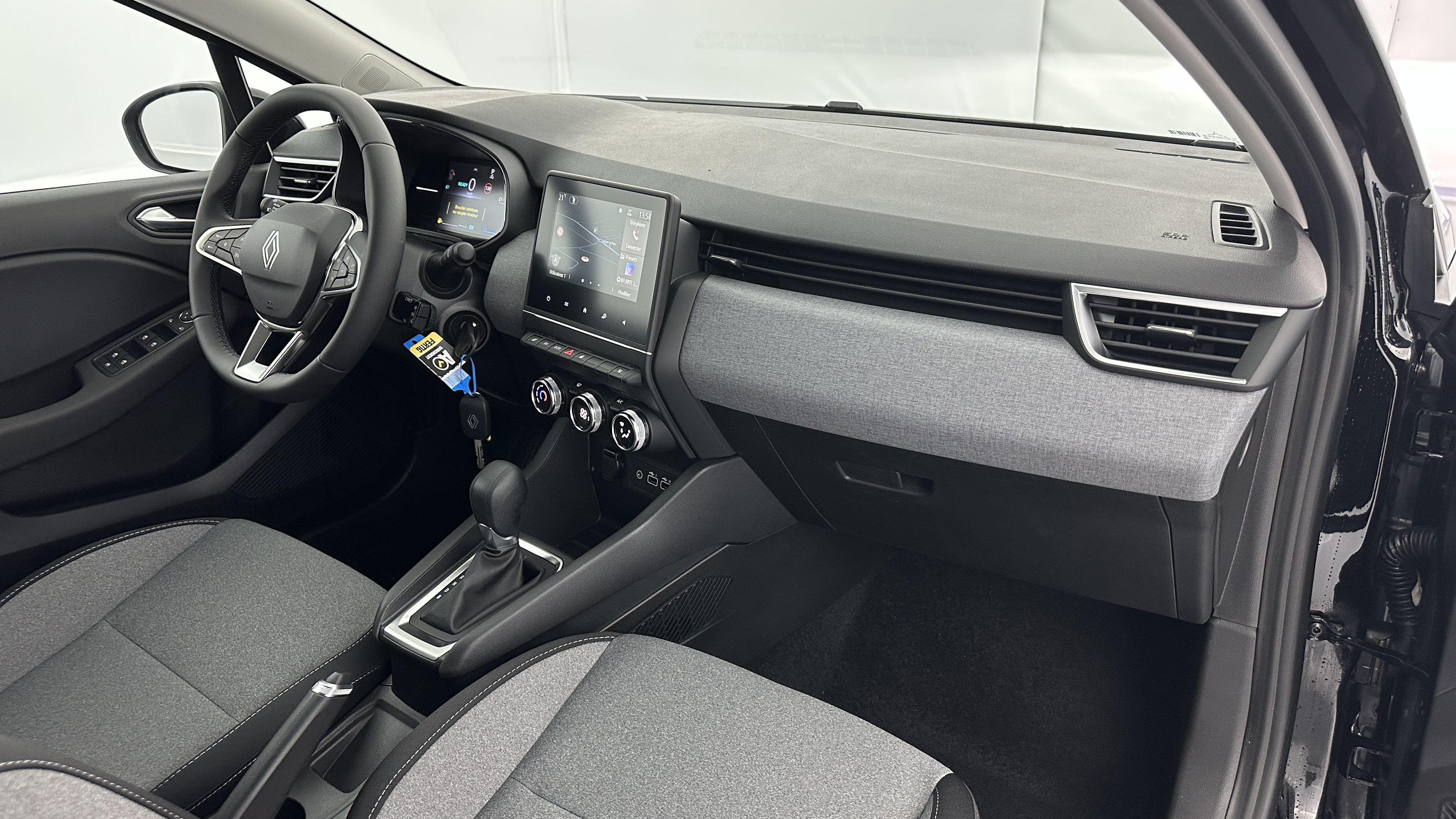 Renault Clio - Image 8