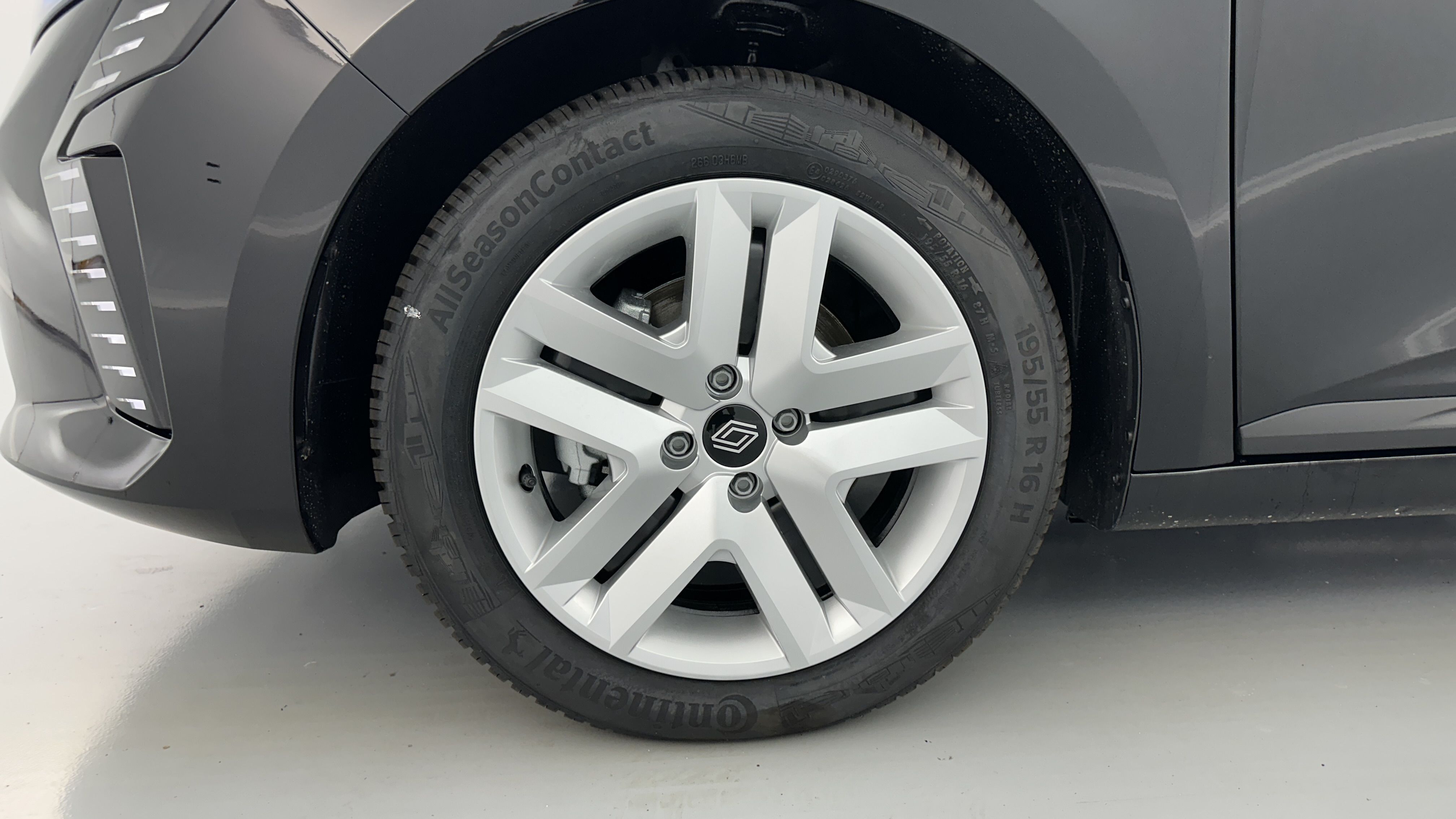 Renault Clio - Image 12