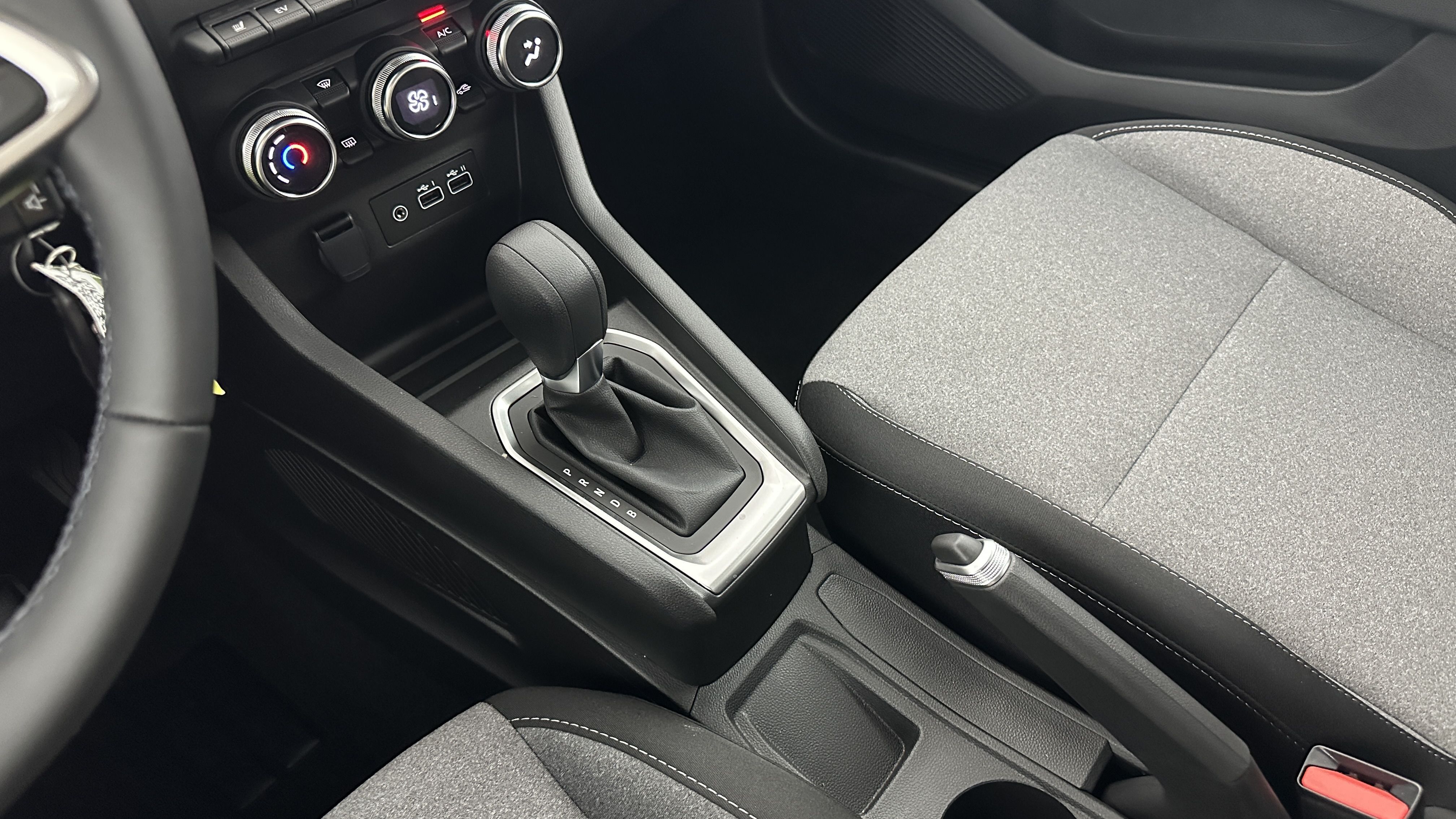 Renault Clio - Image 17