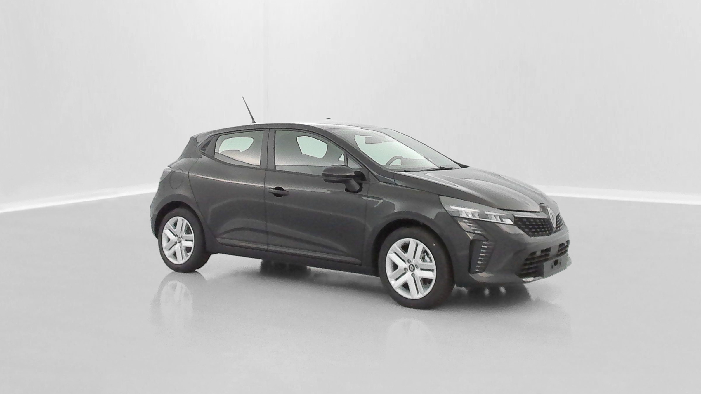 Renault Clio - Image 29