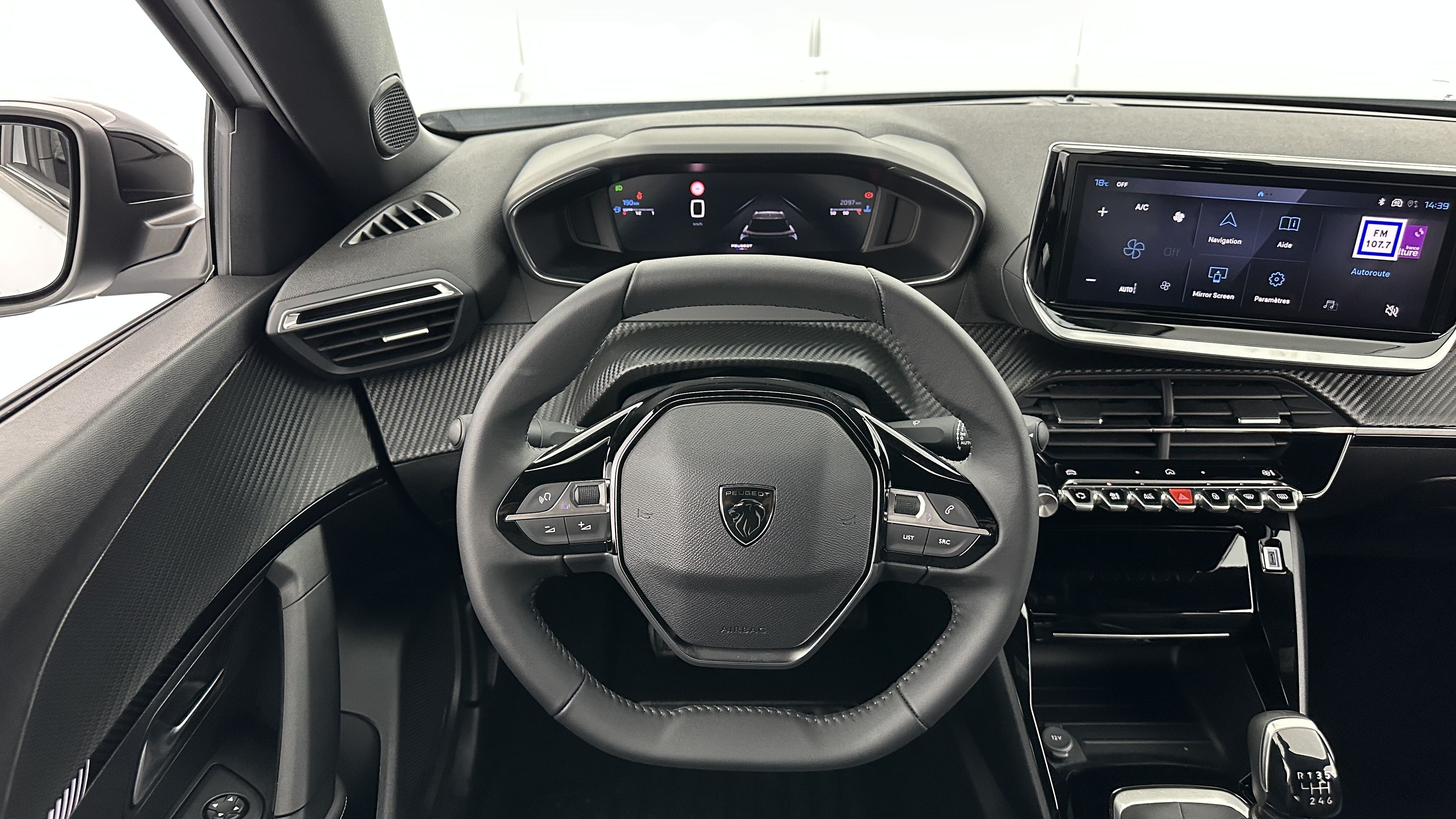 Peugeot 2008 - Image 13