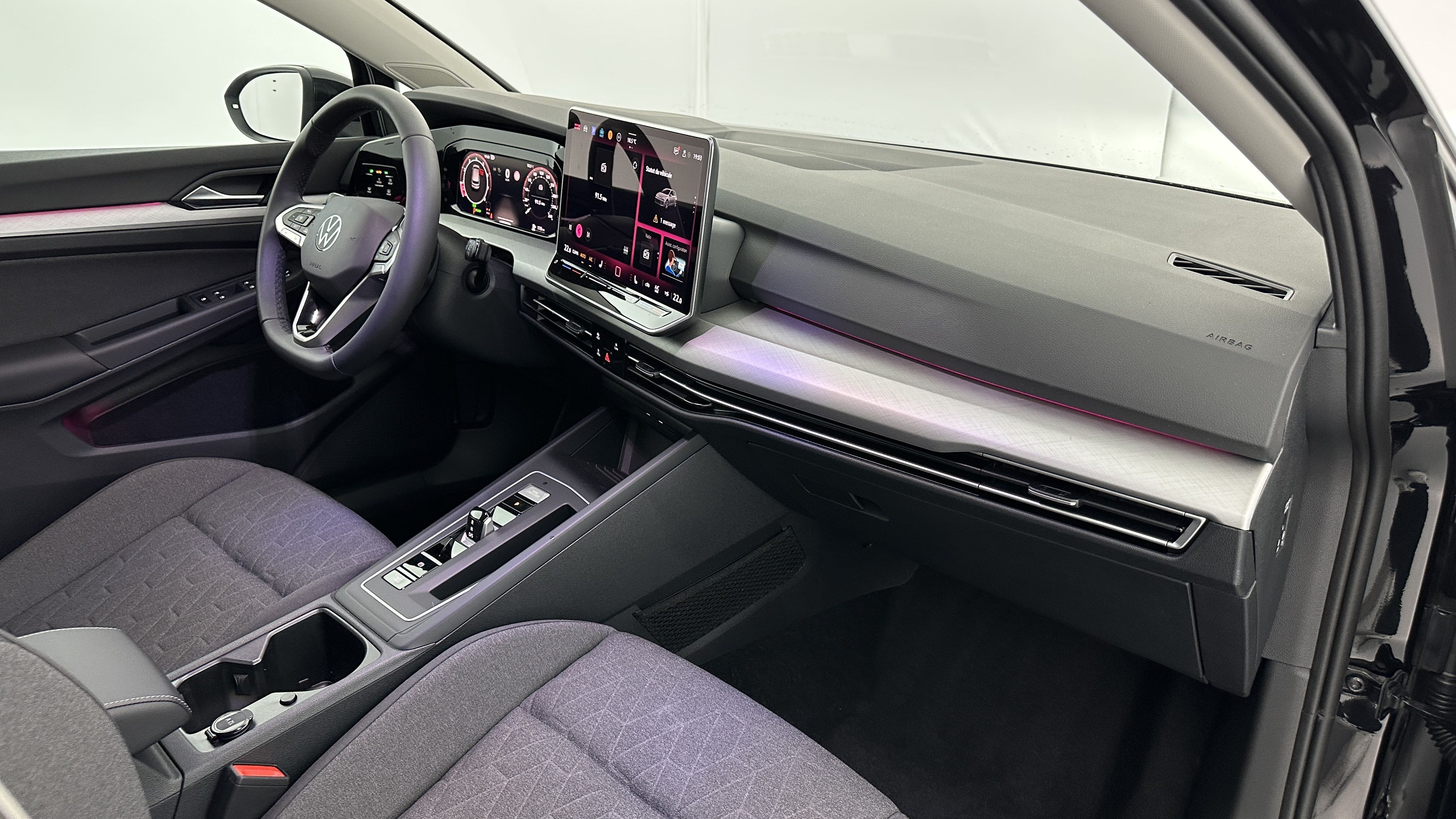 Volkswagen GOLF - Image 8