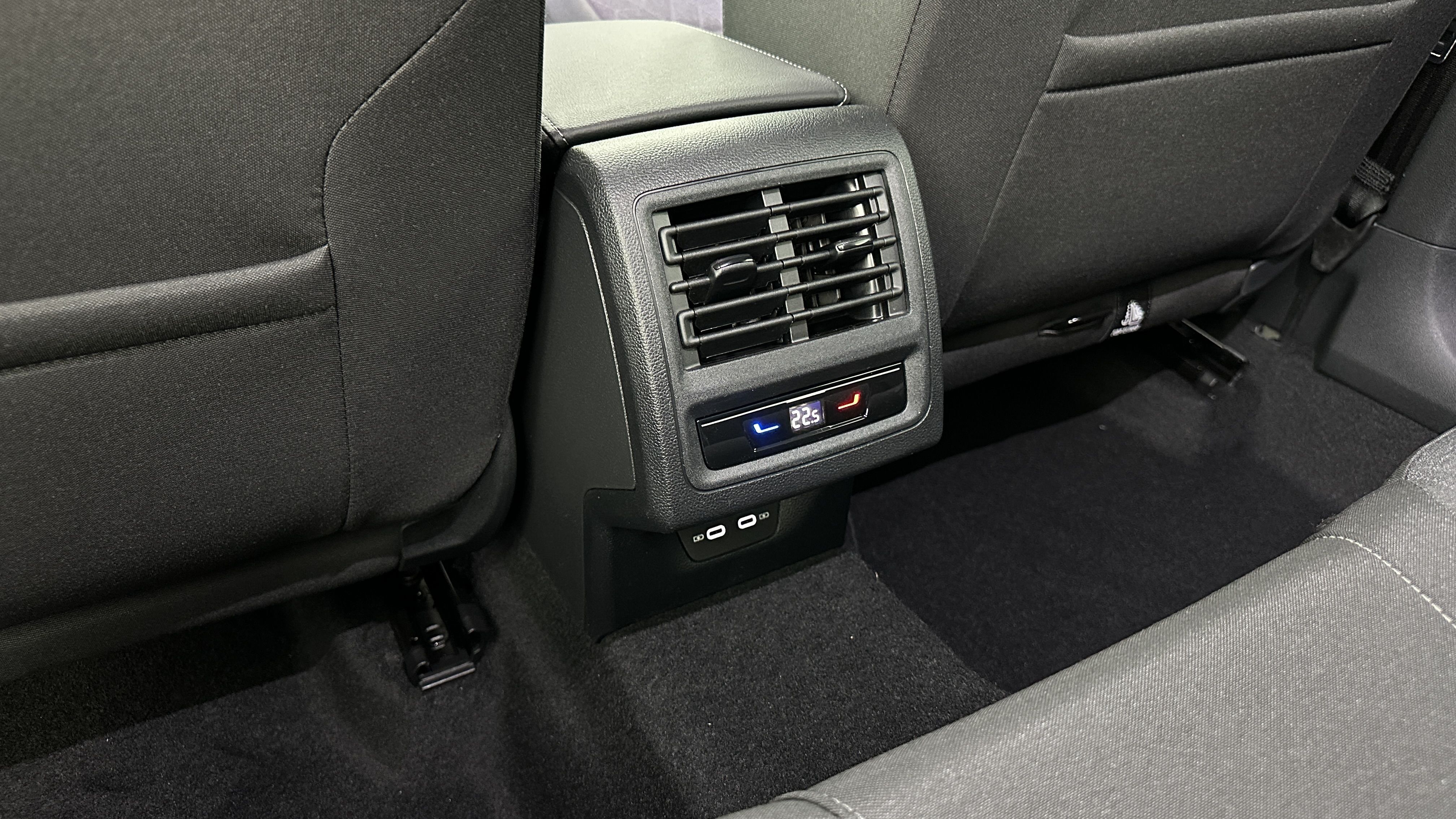 Volkswagen GOLF - Image 22