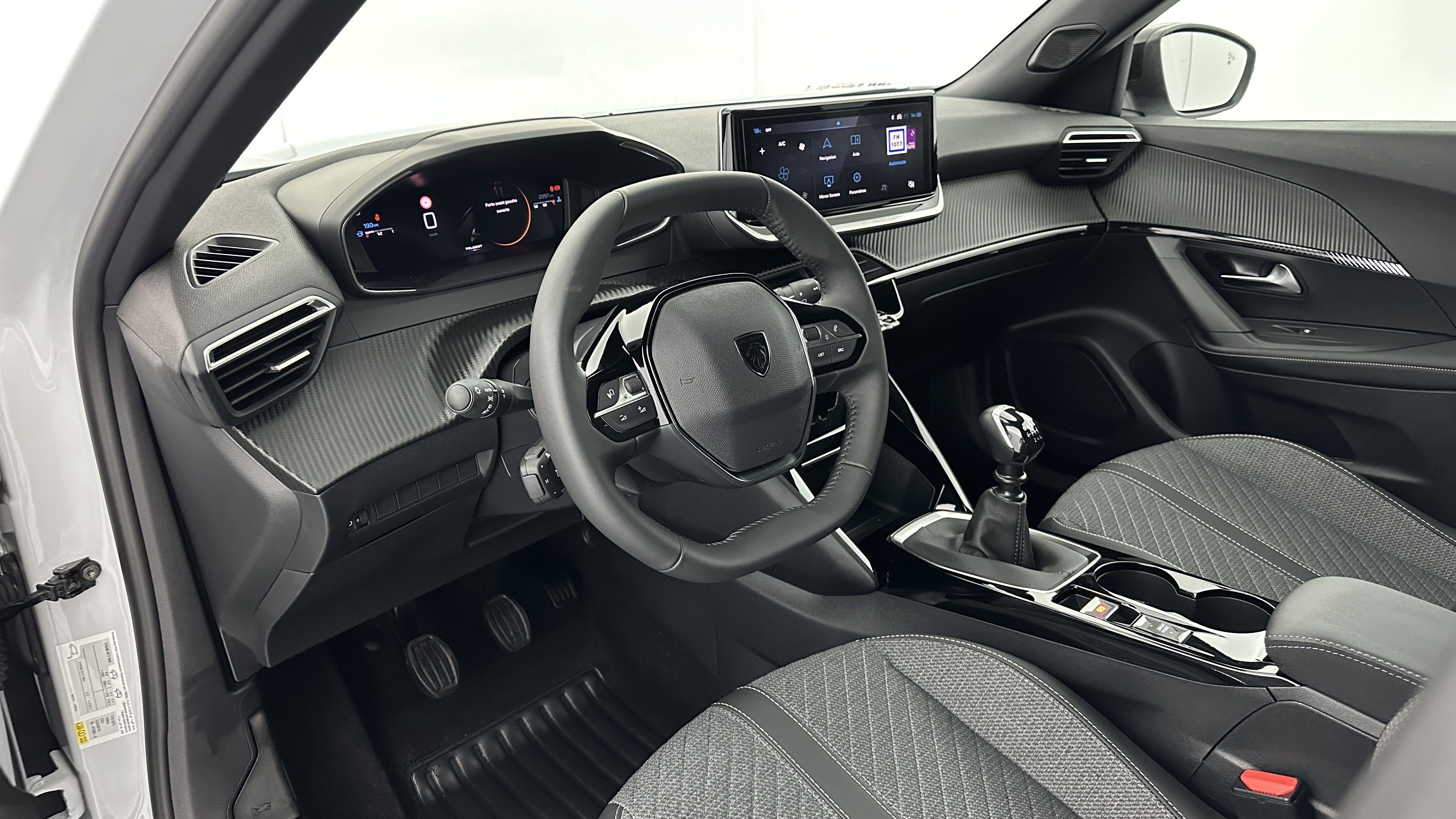 Peugeot 2008 - Image 6