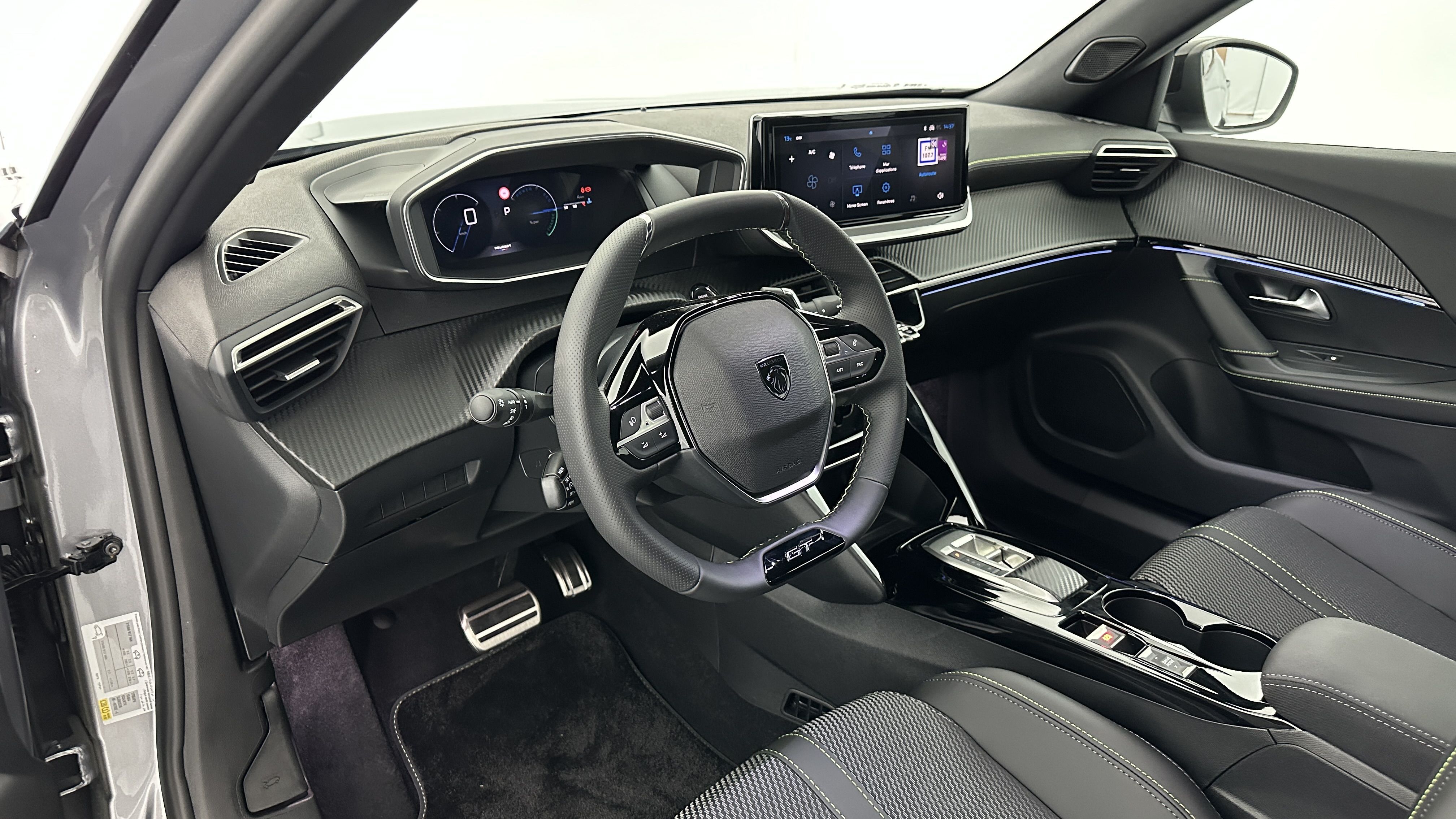 Peugeot 2008 - Image 6