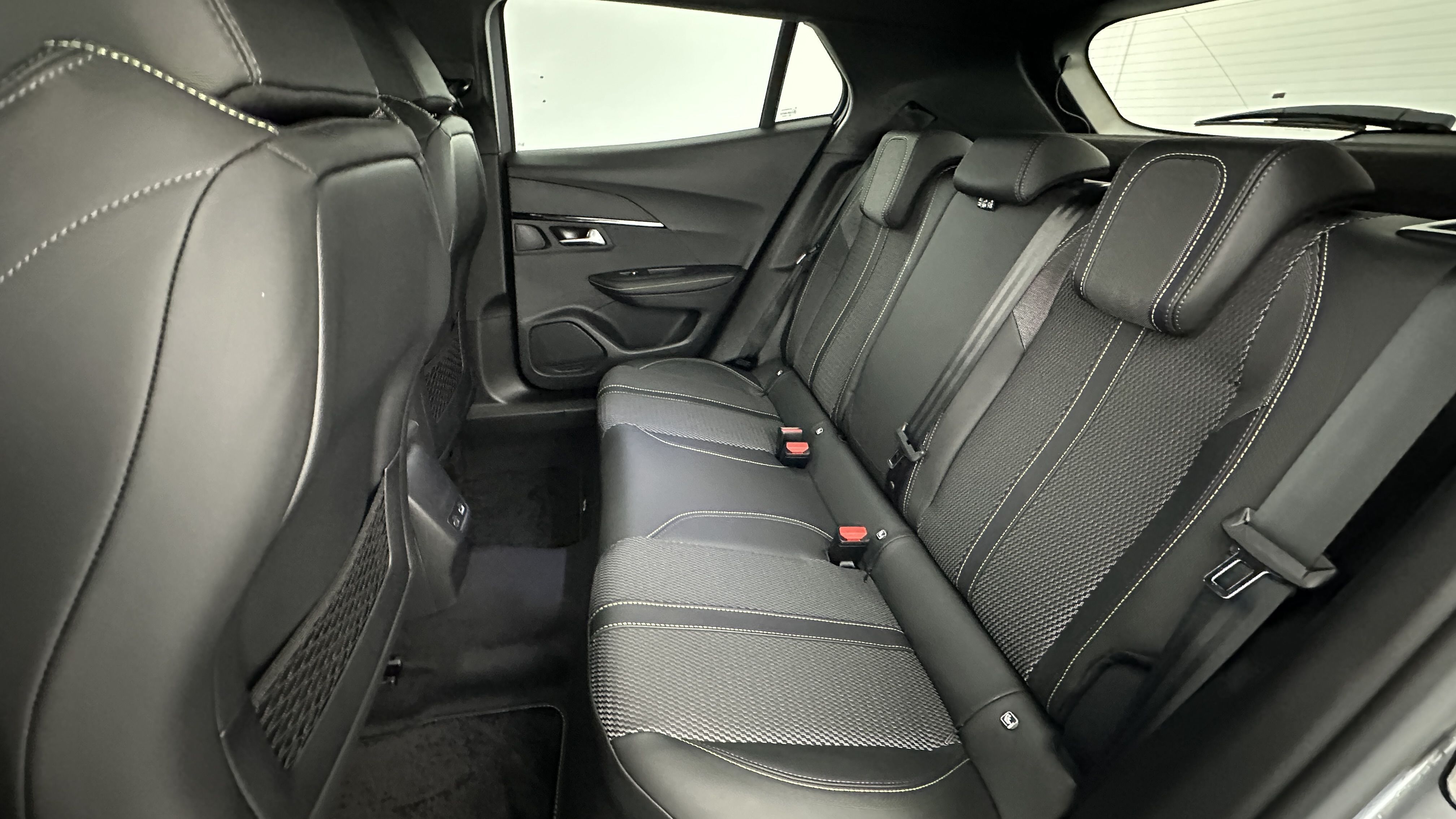 Peugeot 2008 - Image 9