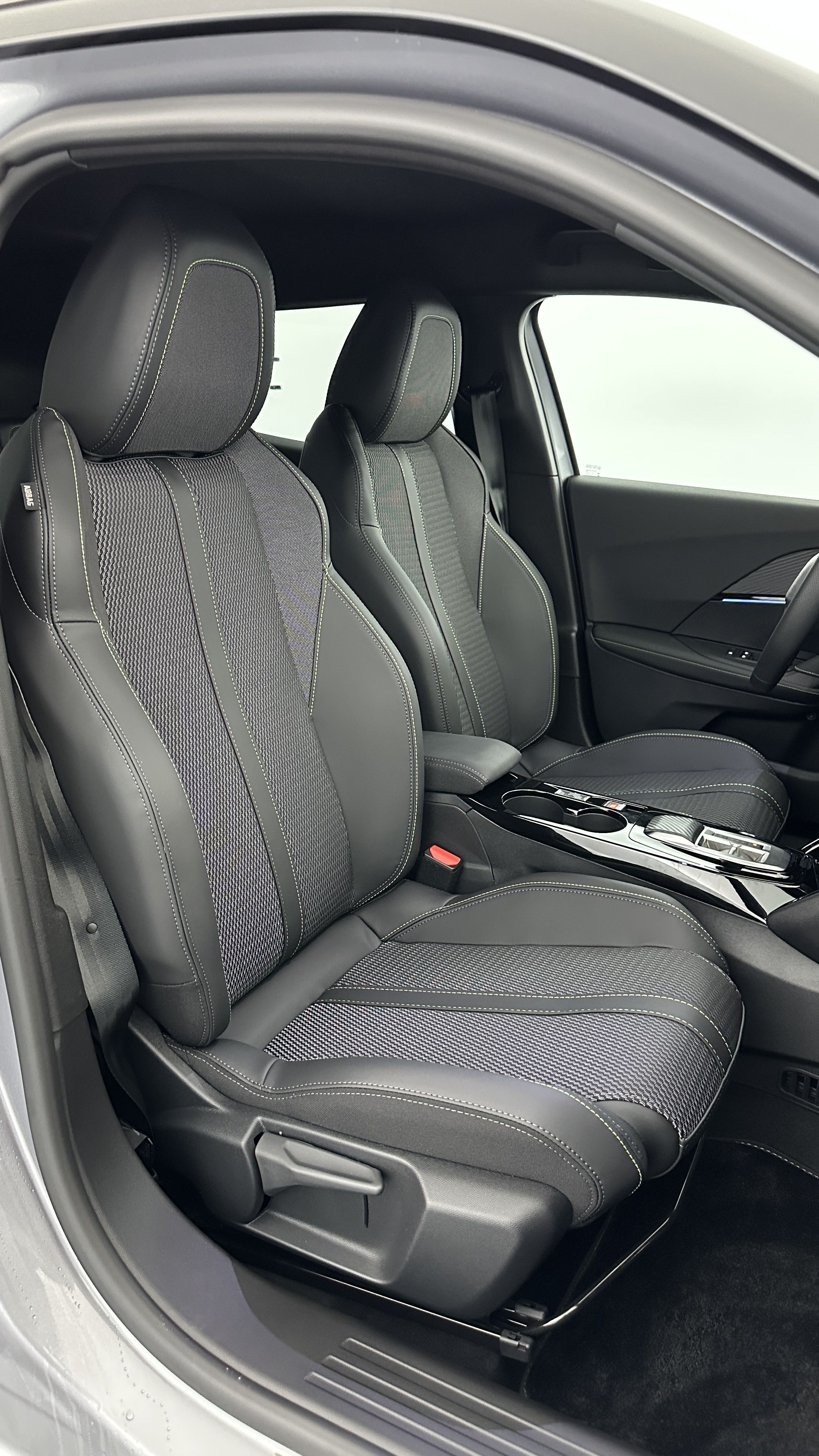 Peugeot 2008 - Image 18