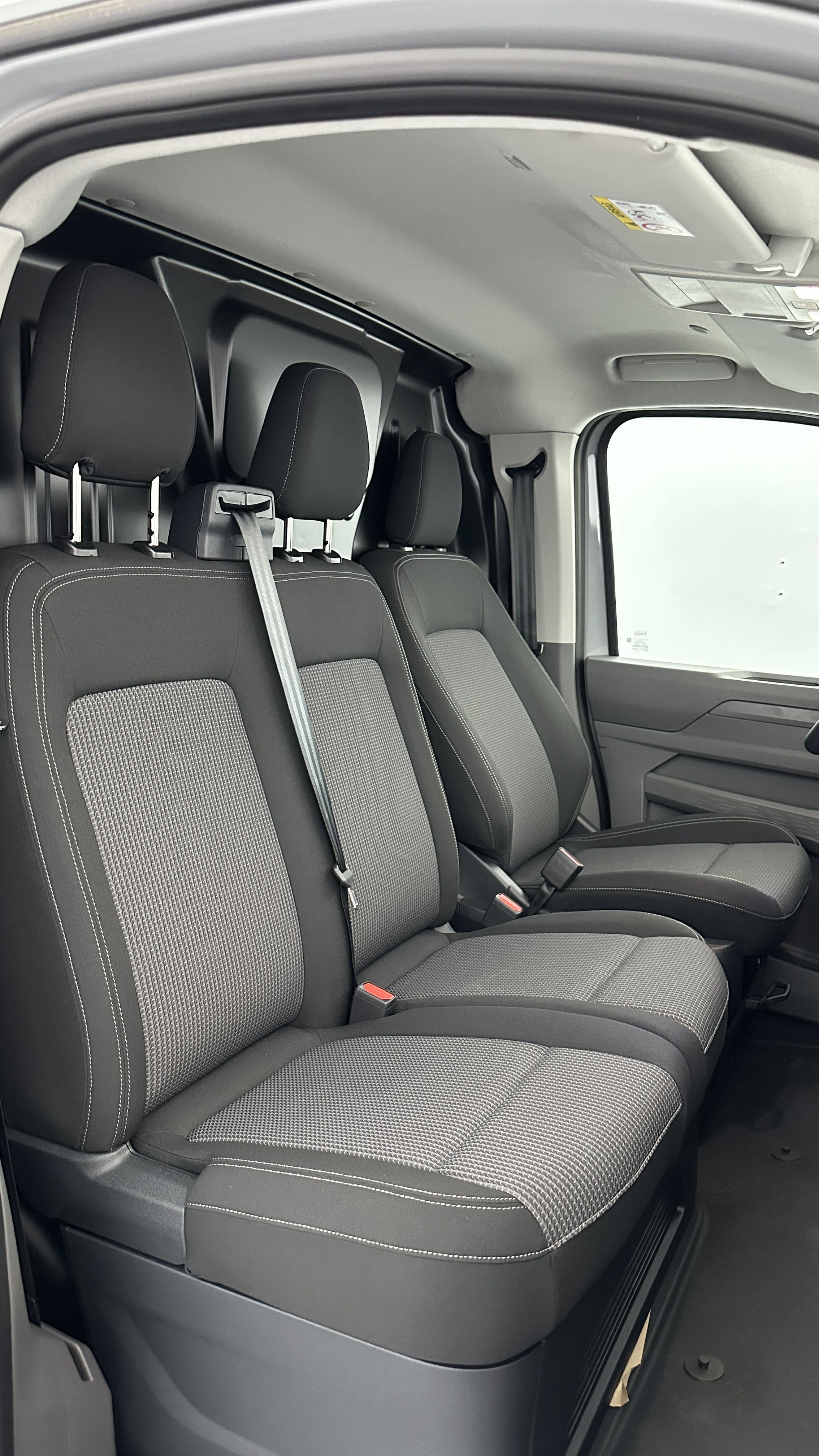 Volkswagen Transporter - Image 12