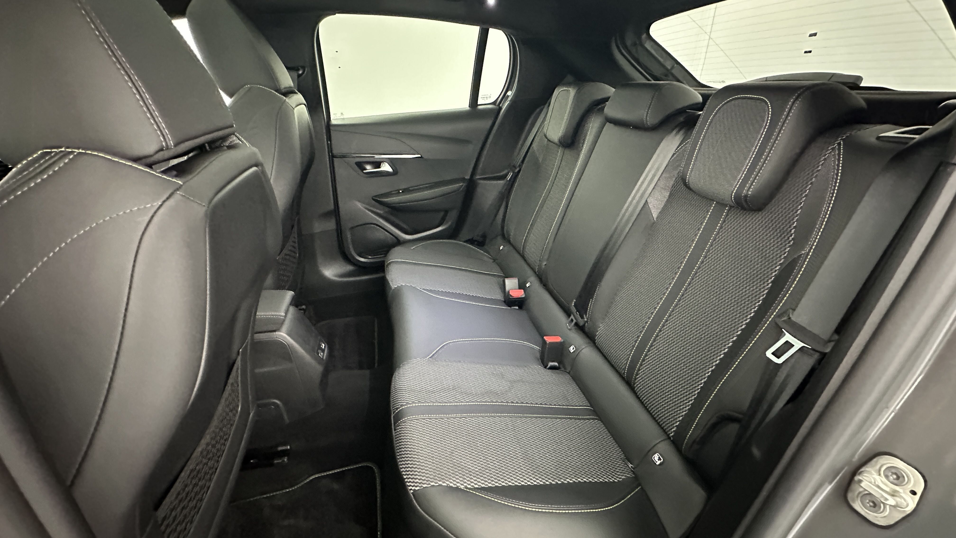 Peugeot 208 - Image 9