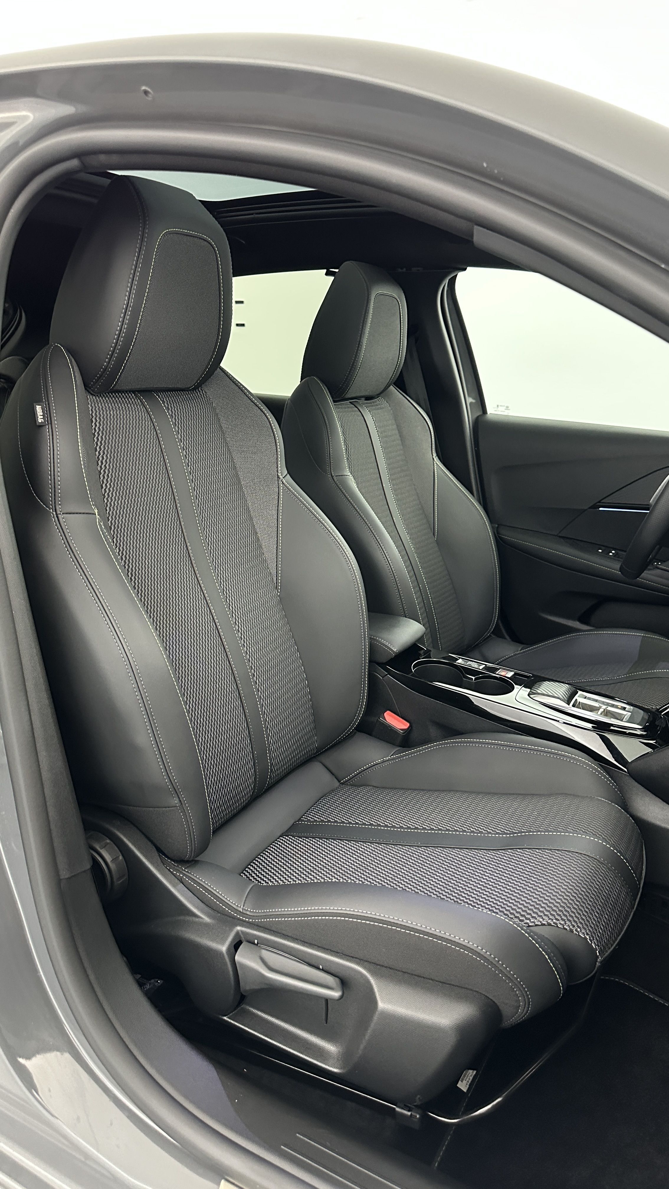 Peugeot 208 - Image 18