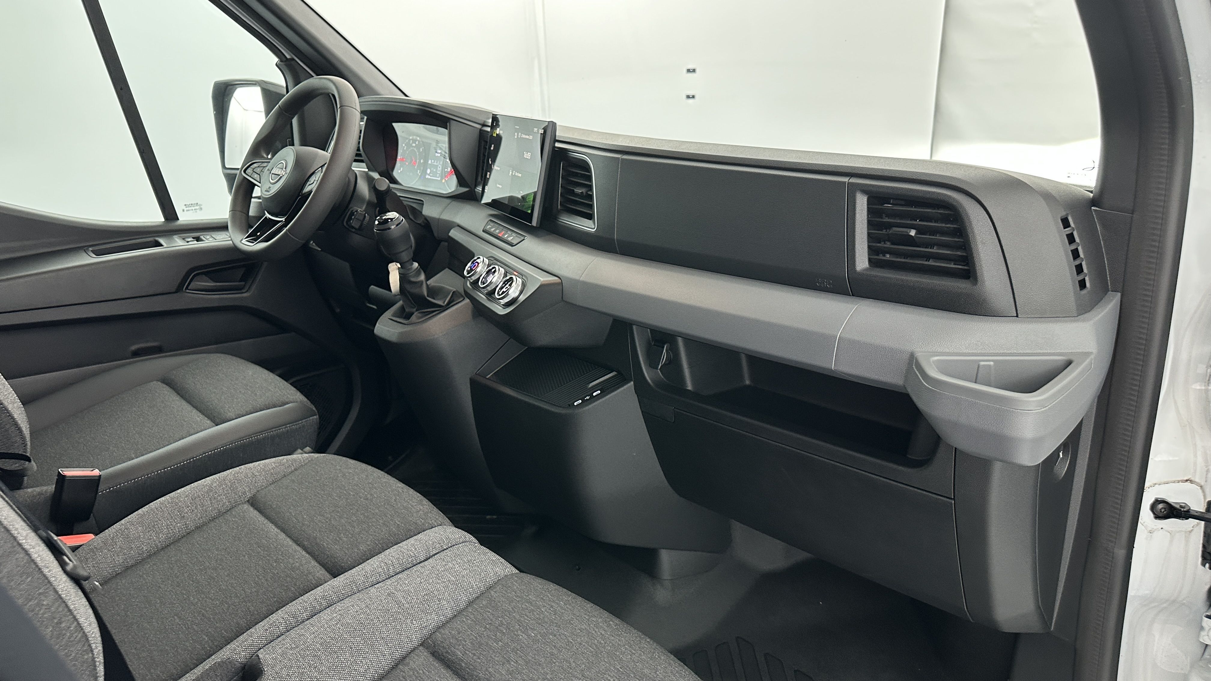 Nissan Interstar Fourgon - Image 7