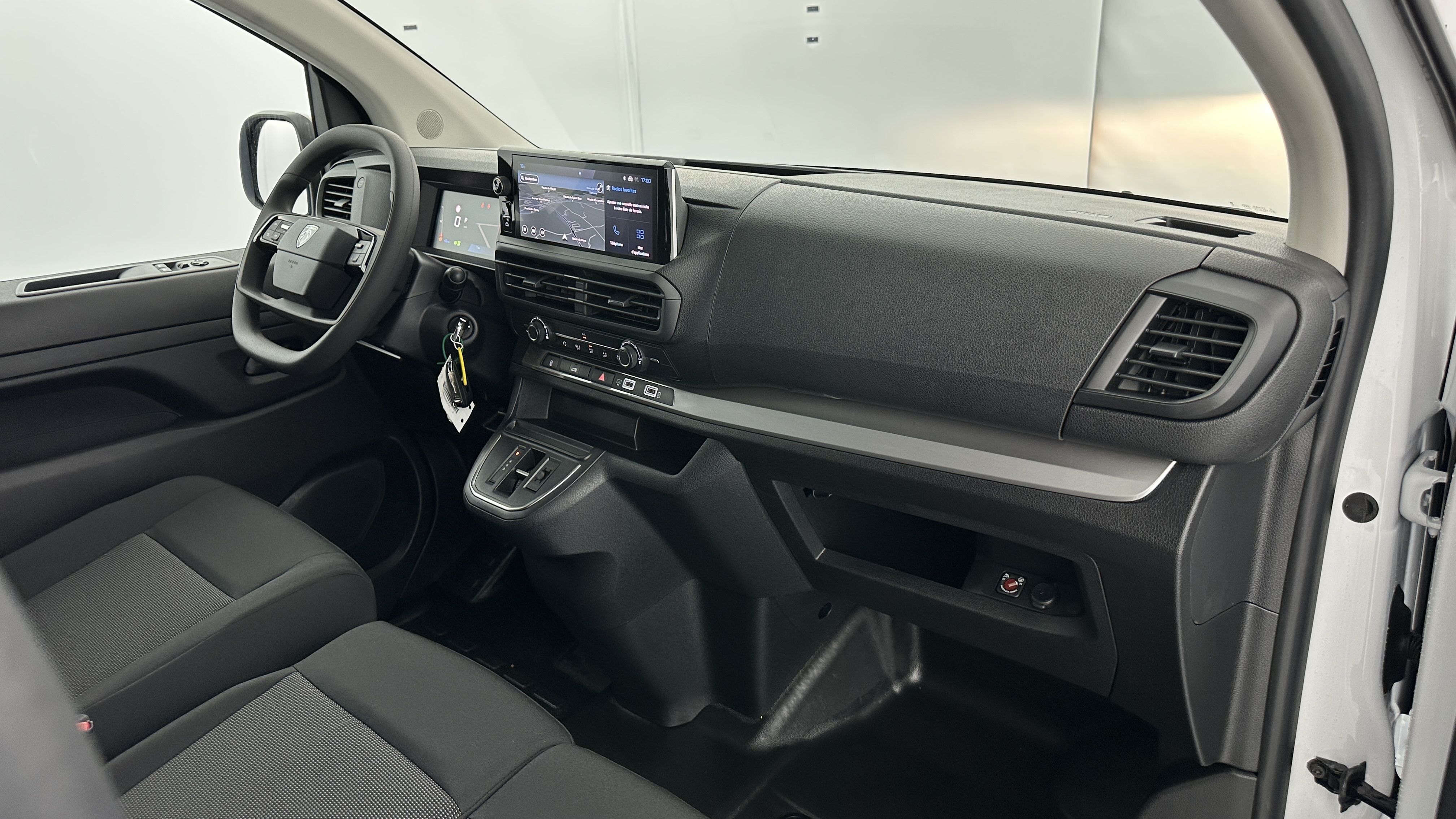 Peugeot E-EXPERT COMBI - Image 7