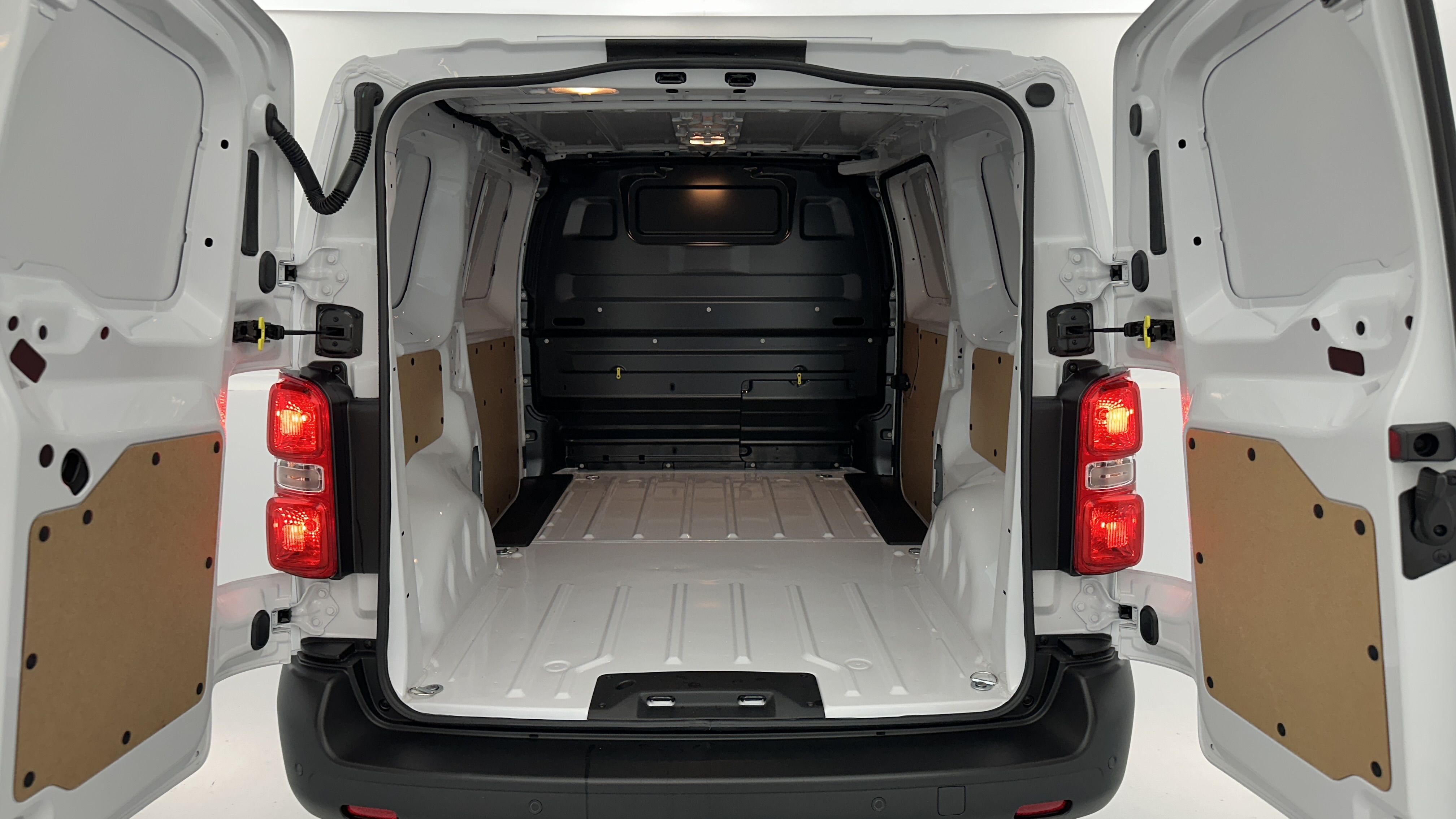 Peugeot E-EXPERT COMBI - Image 9