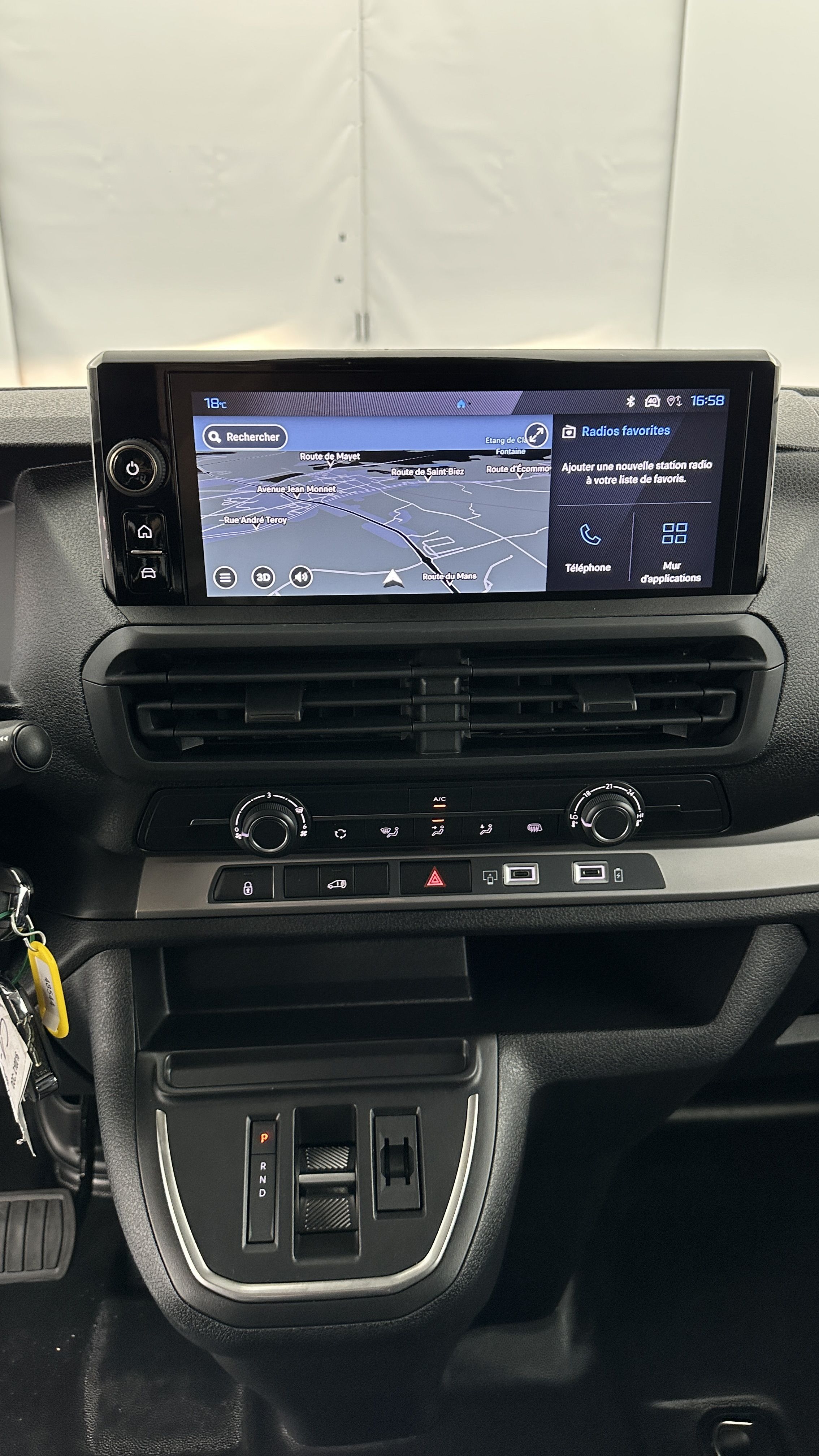 Peugeot E-EXPERT COMBI - Image 11