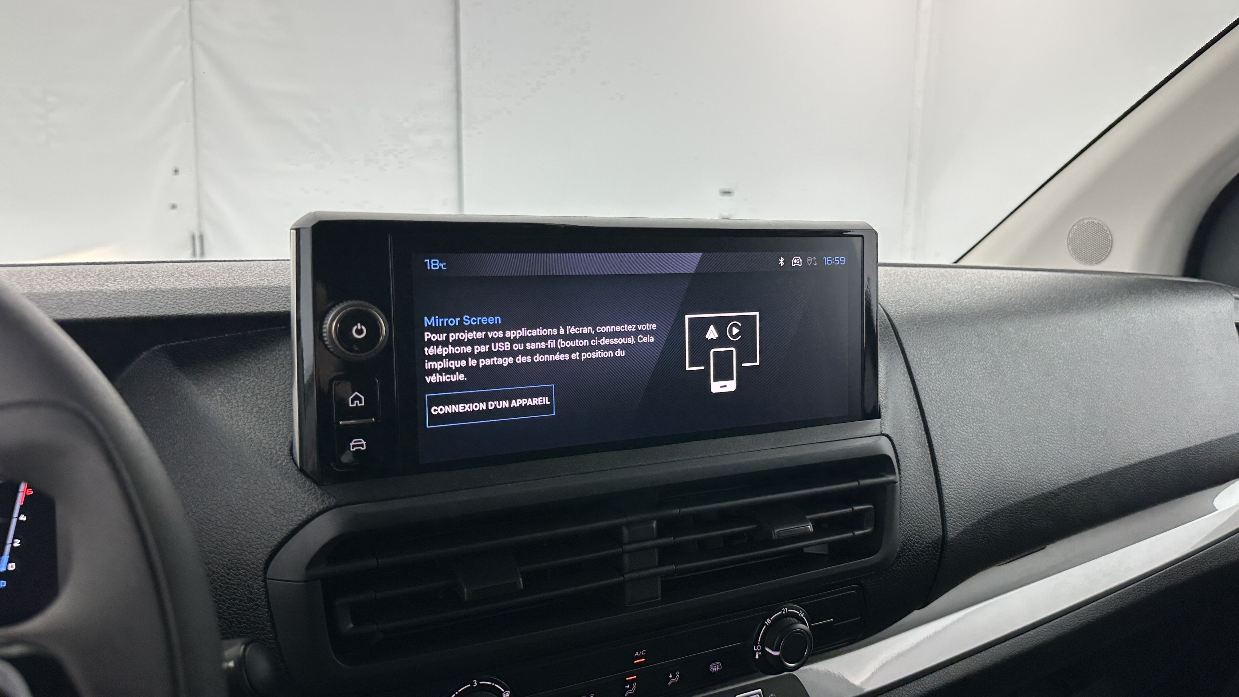 Peugeot E-EXPERT COMBI - Image 14