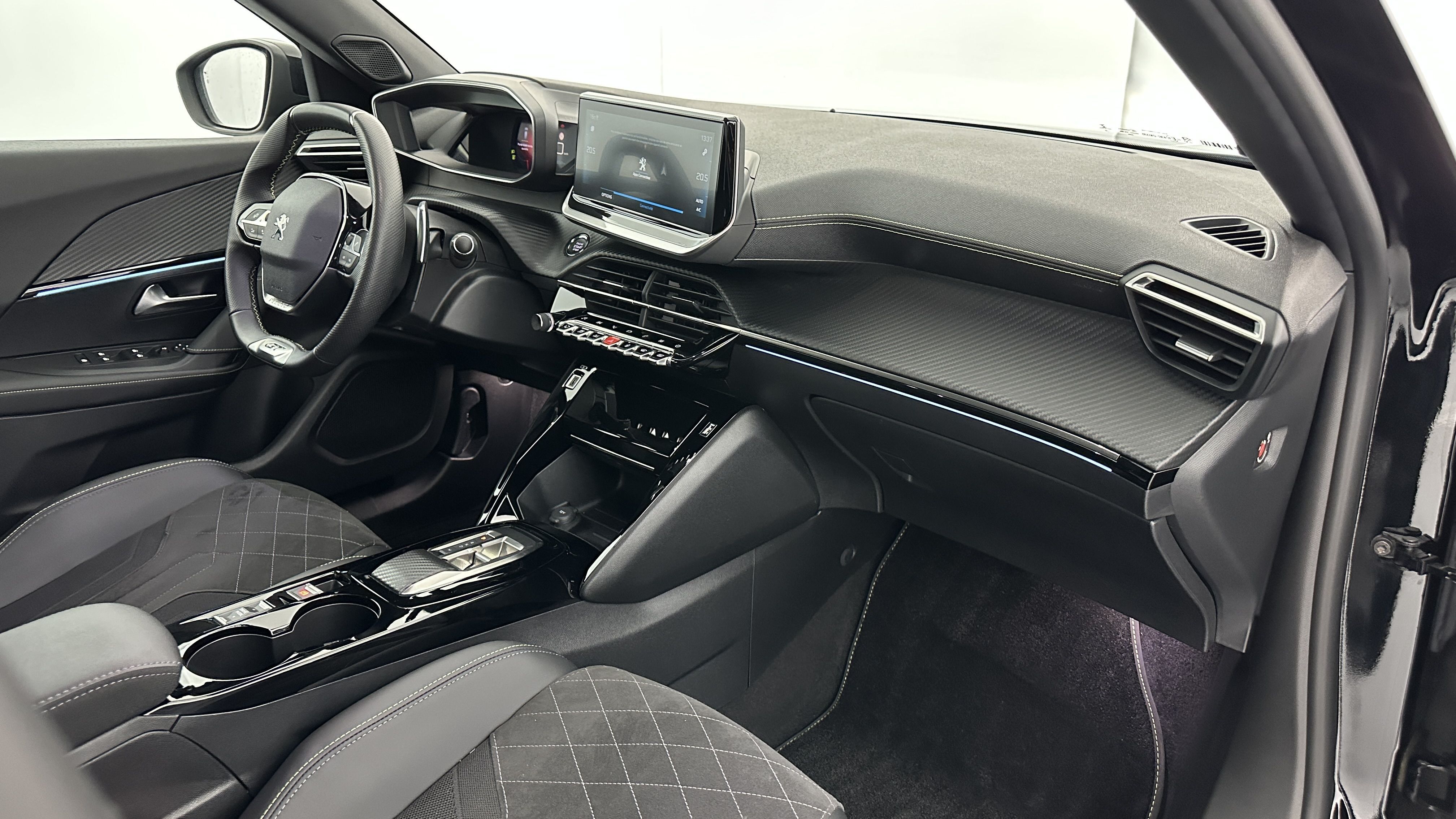 Peugeot 2008 - Image 8