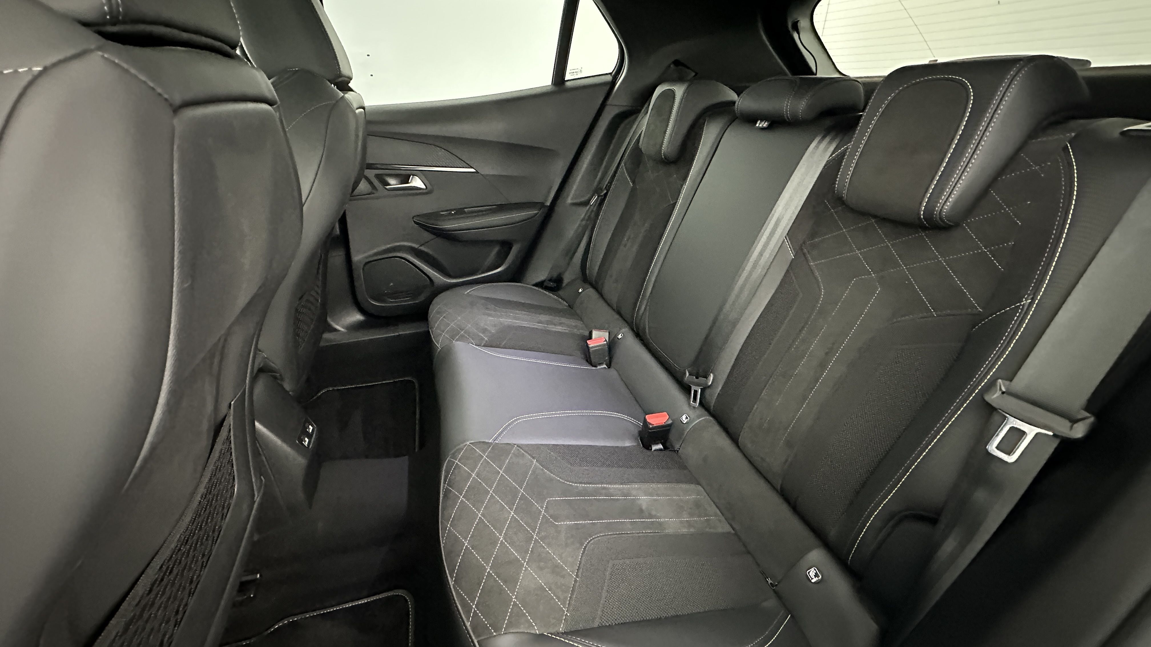 Peugeot 2008 - Image 9