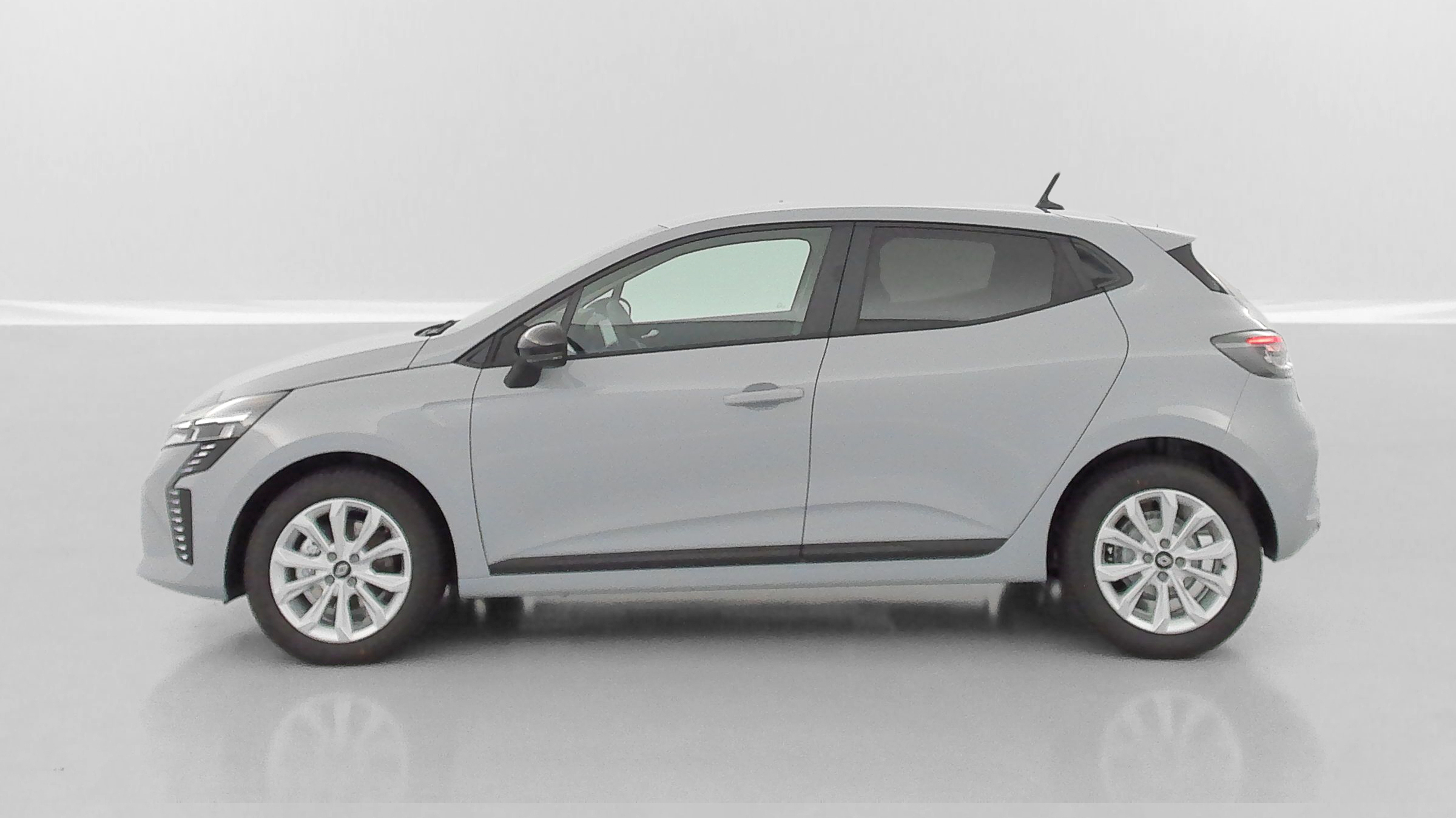 Renault Clio - Image 4