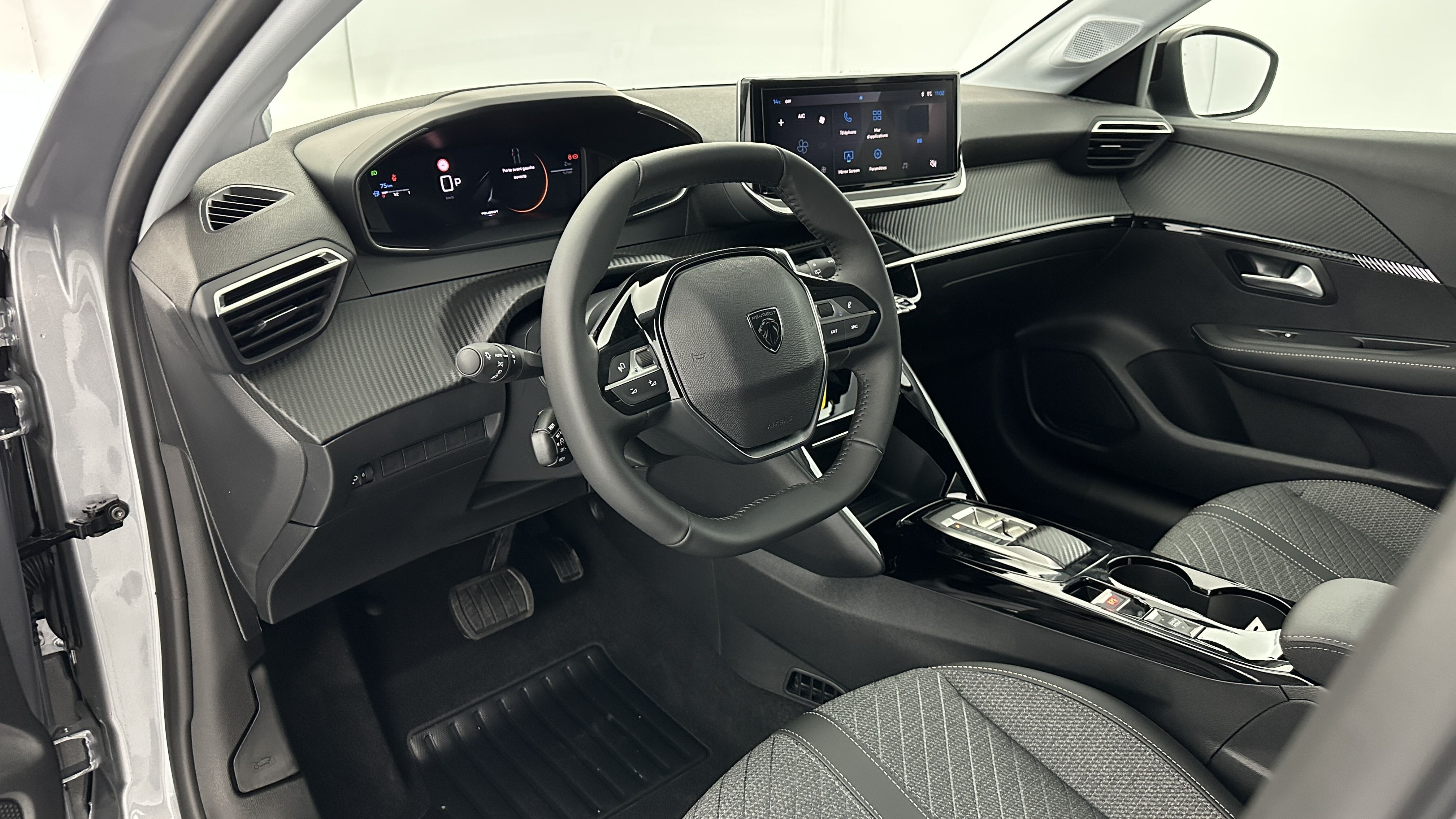 Peugeot 208 - Image 6