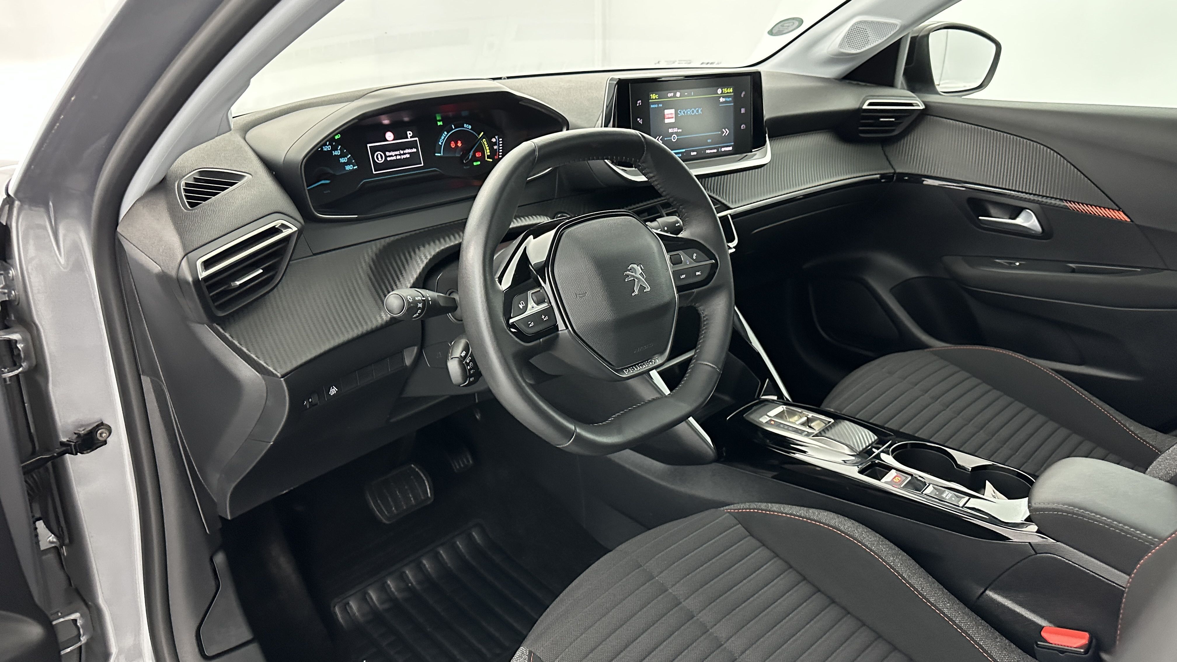 Peugeot E-208 - Image 6