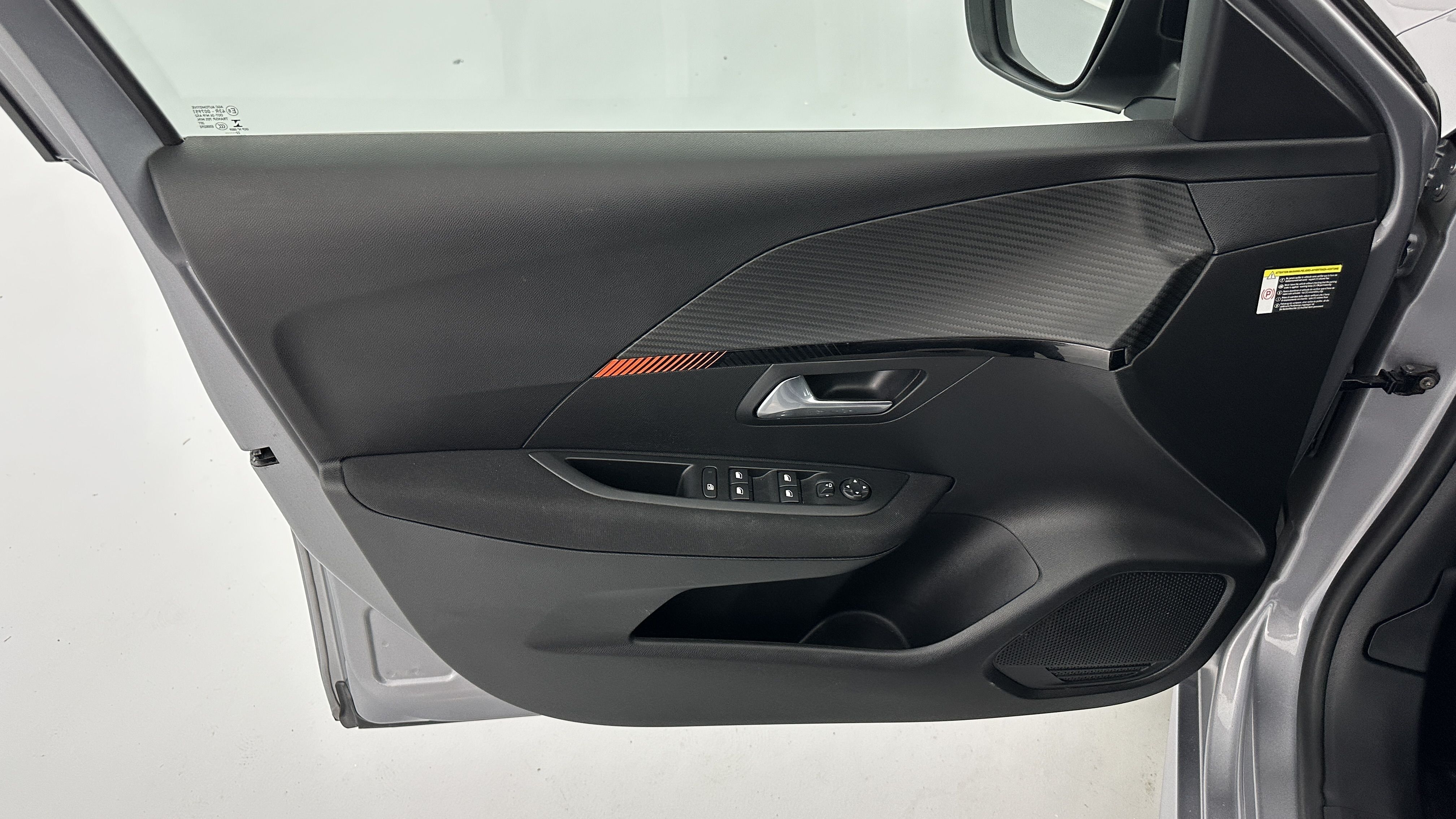 Peugeot E-208 - Image 12