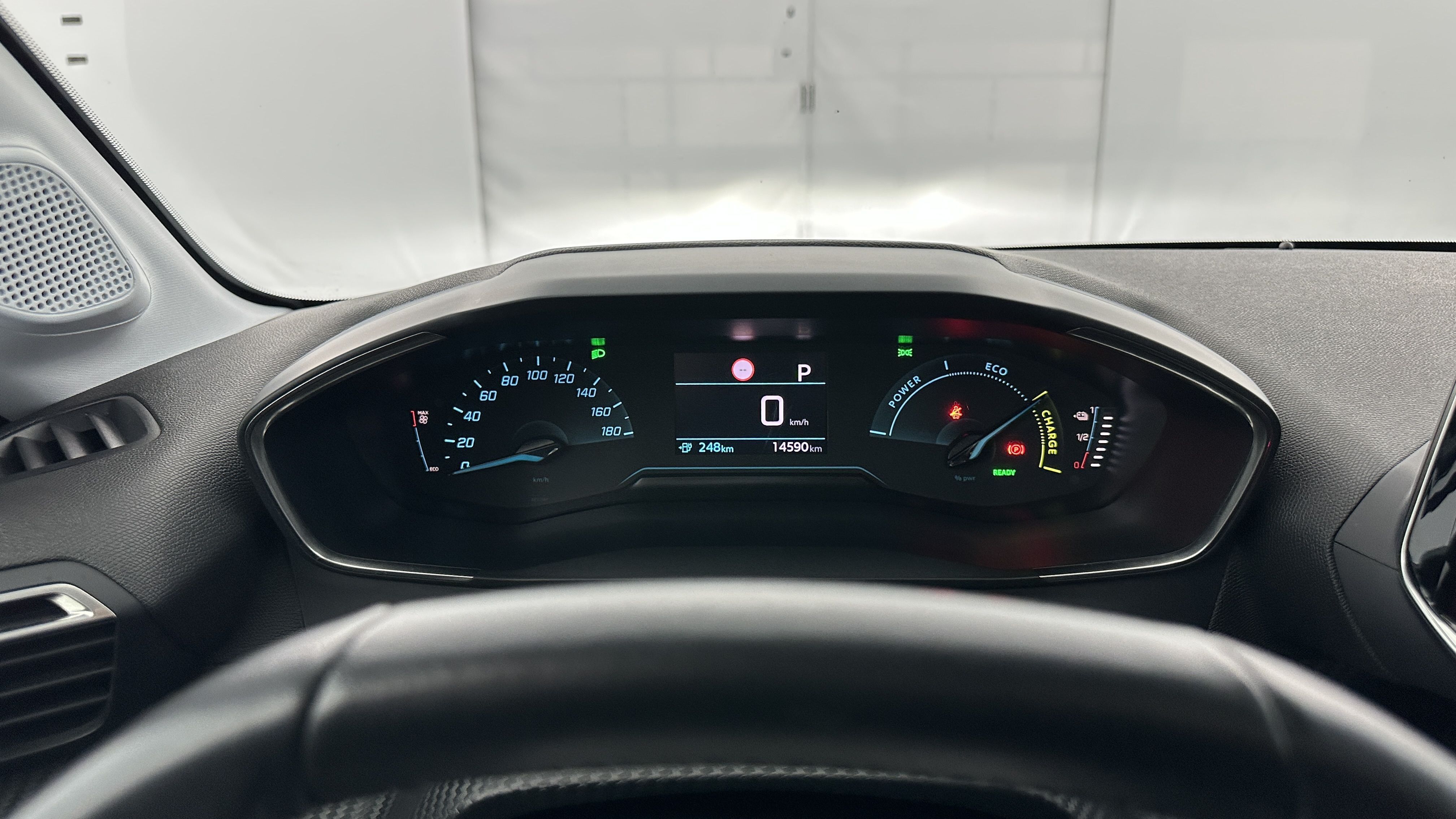 Peugeot E-208 - Image 14