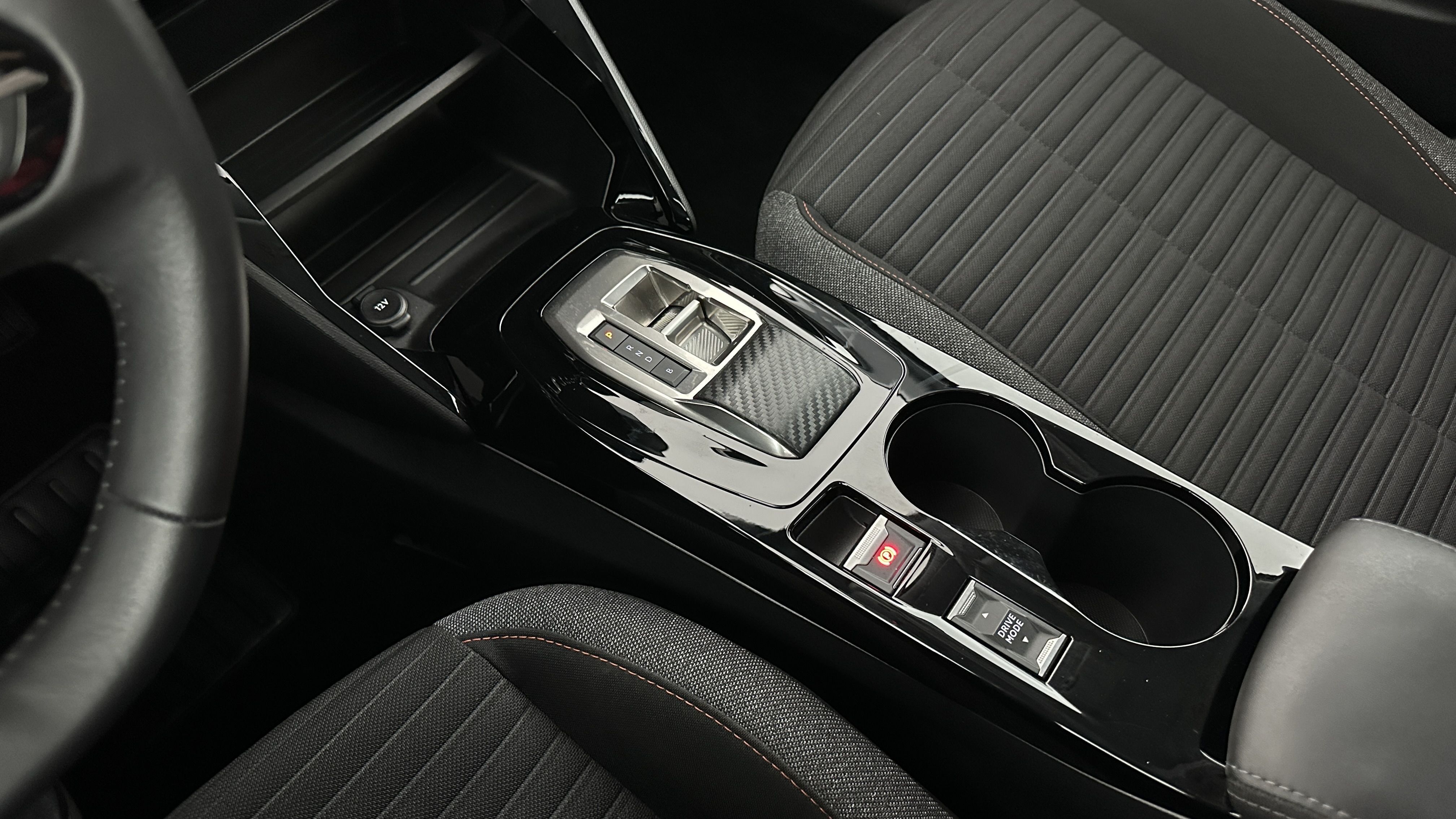 Peugeot E-208 - Image 16