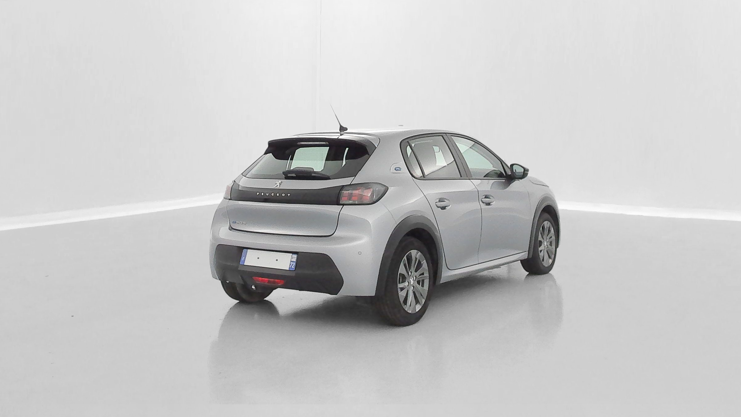Peugeot E-208 - Image 25