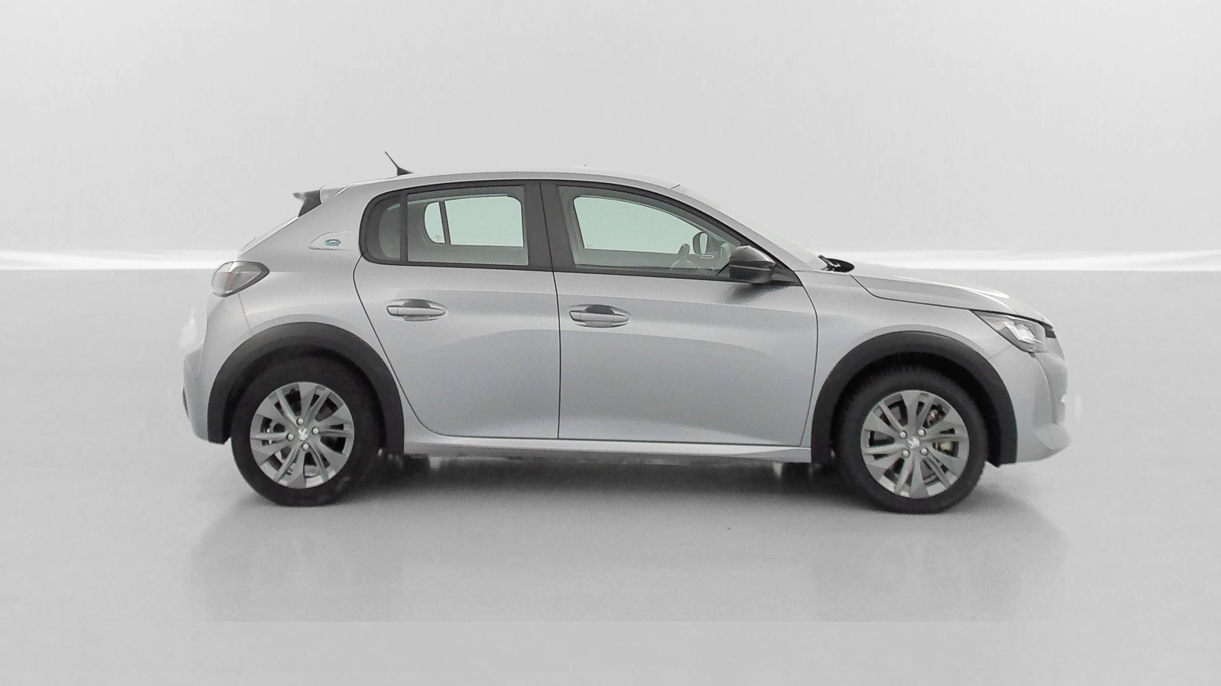 Peugeot E-208 - Image 26