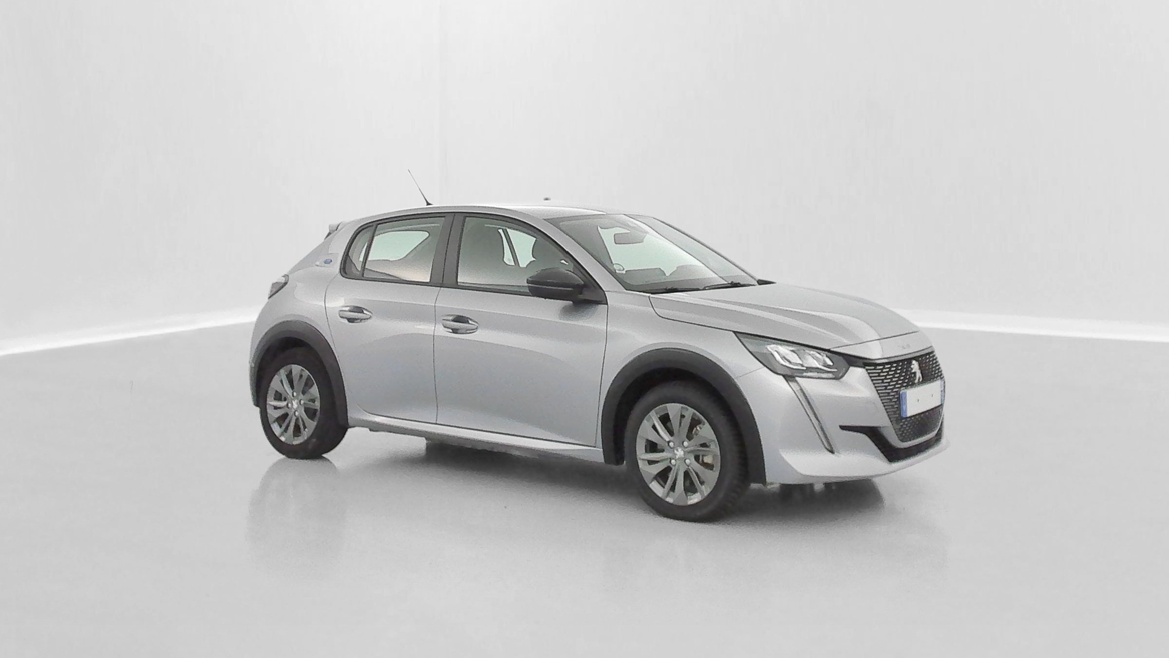 Peugeot E-208 - Image 30