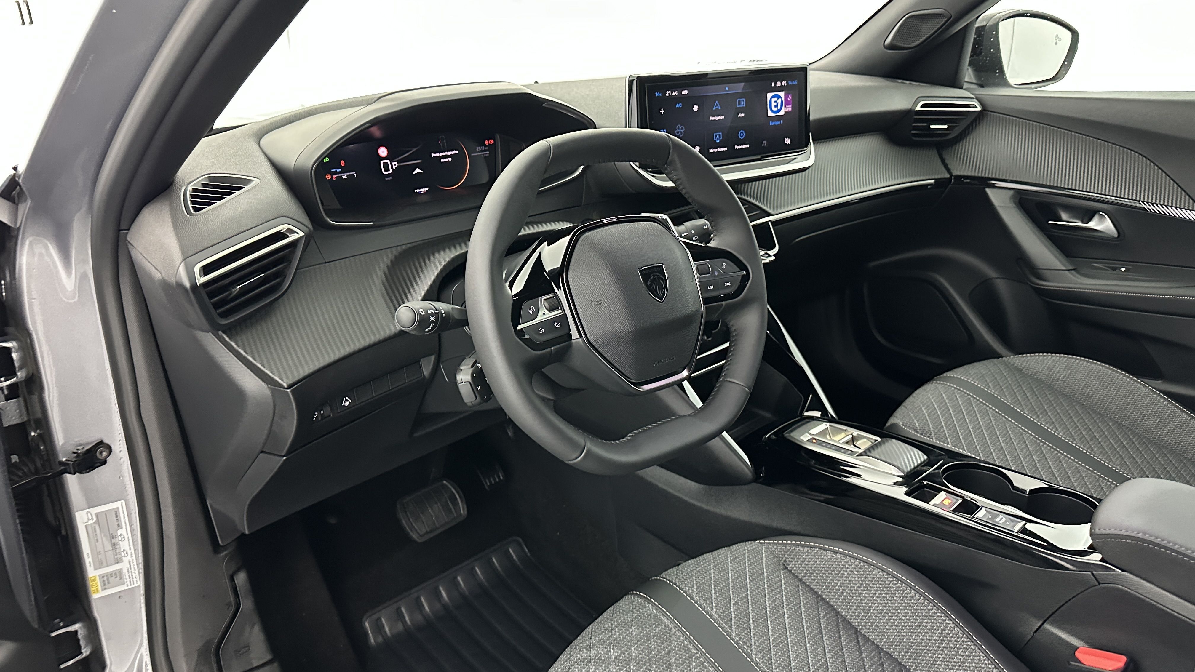 Peugeot 2008 - Image 6