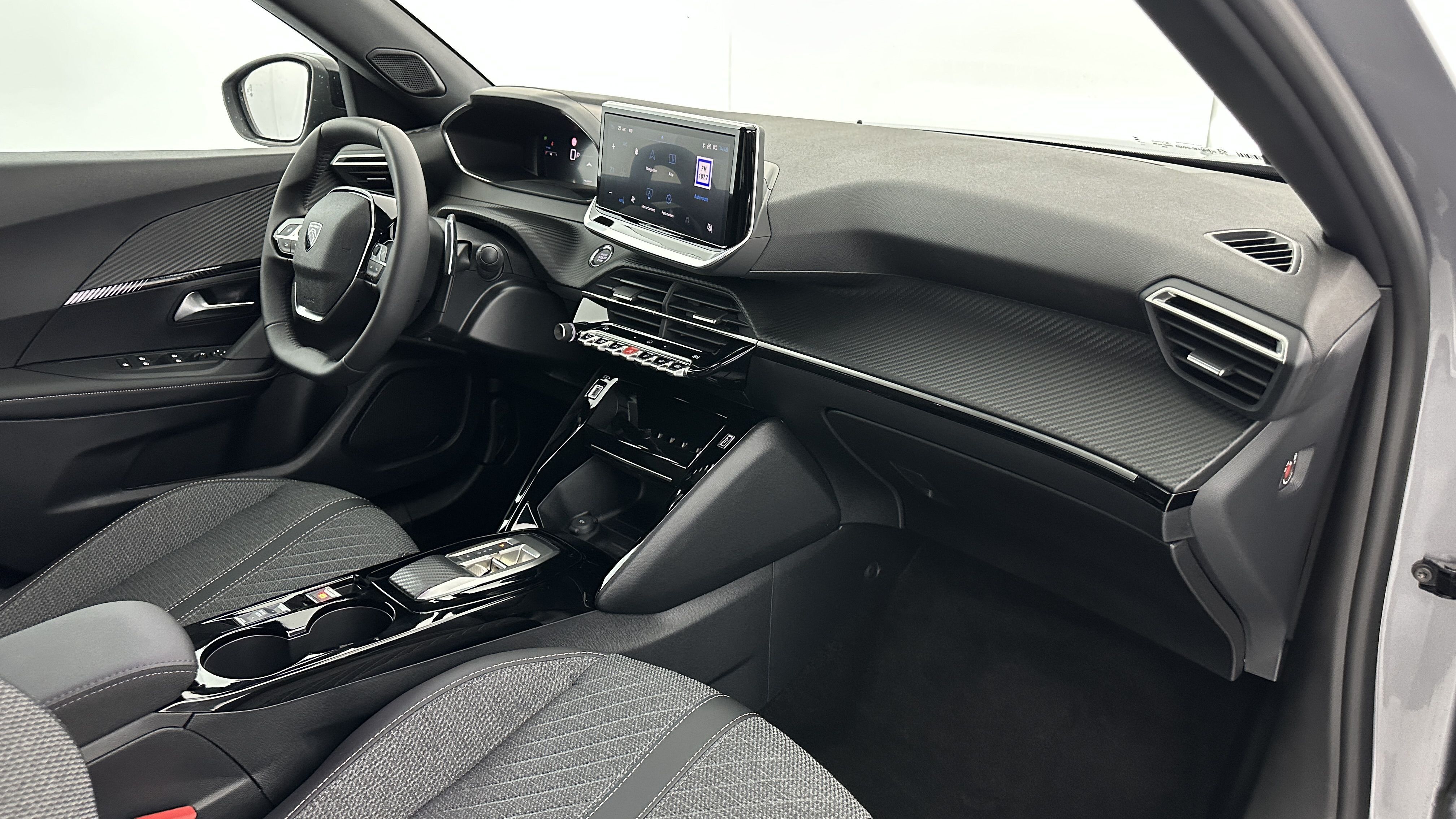 Peugeot 2008 - Image 8