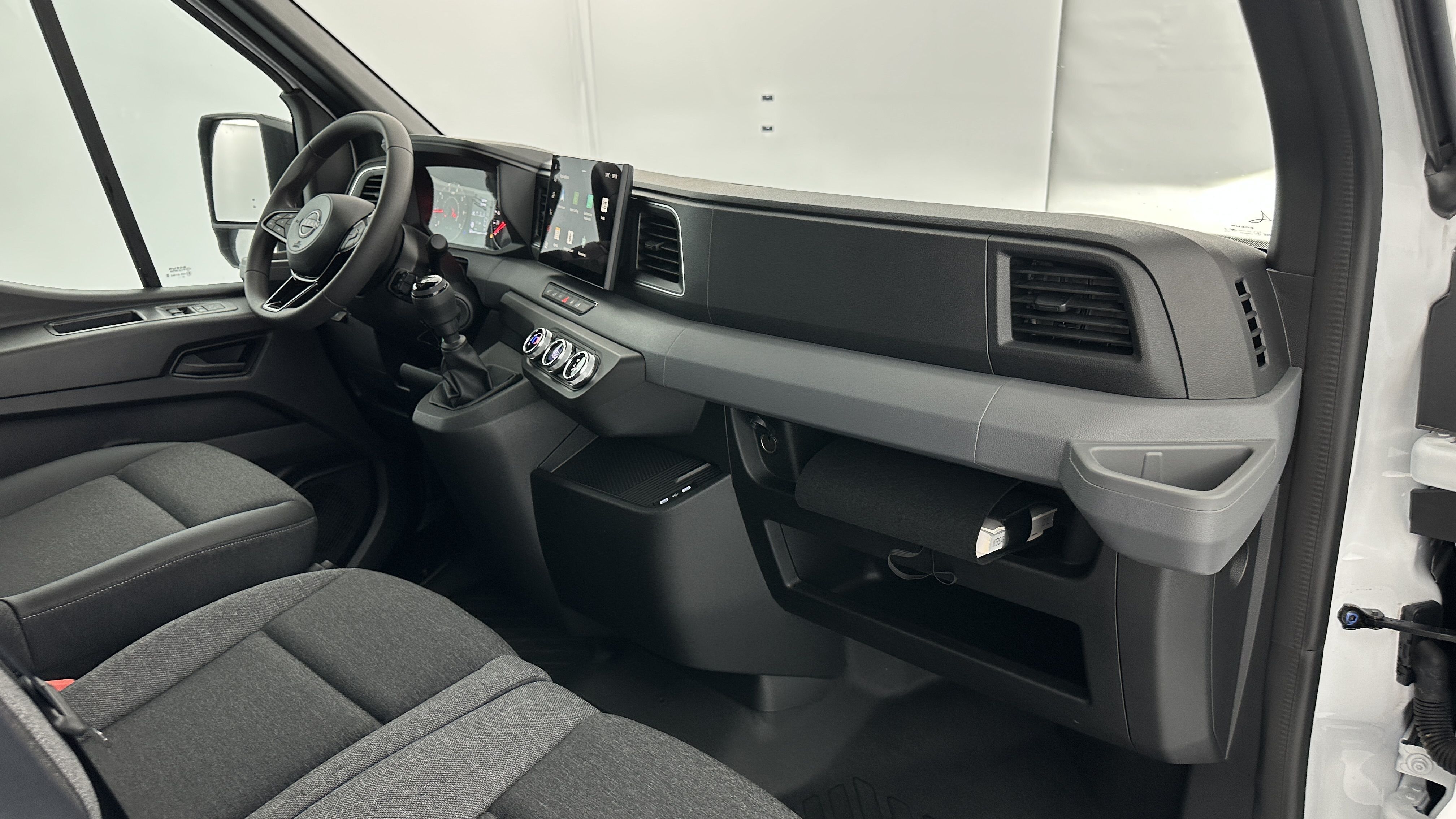 Nissan Interstar Fourgon - Image 7