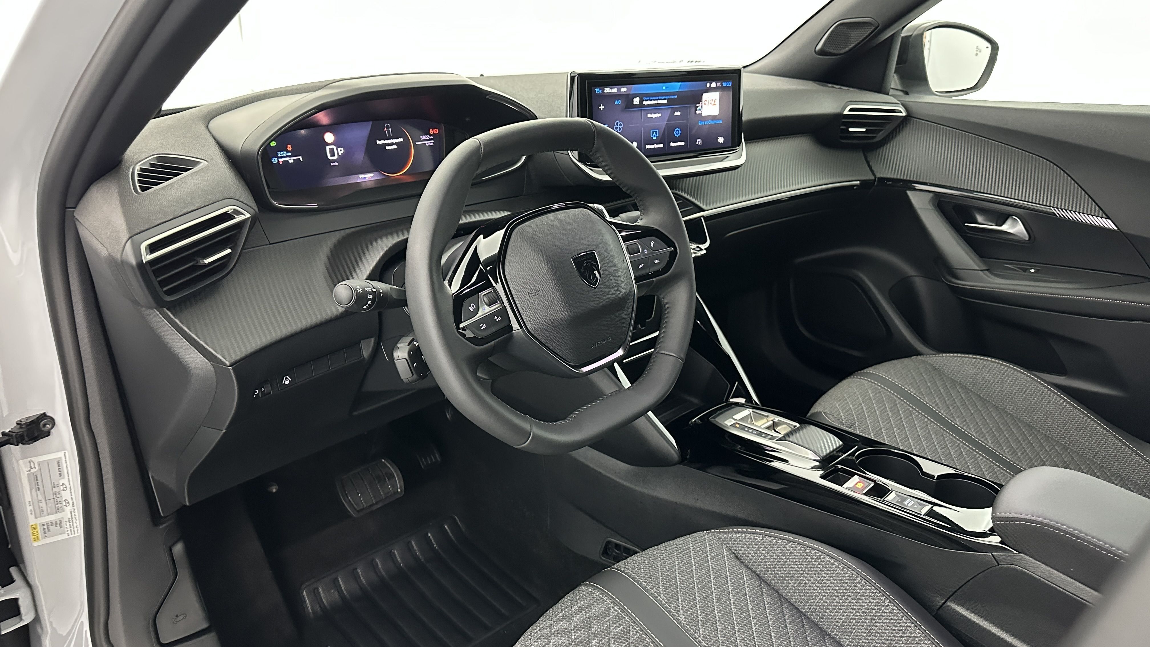 Peugeot 2008 - Image 6