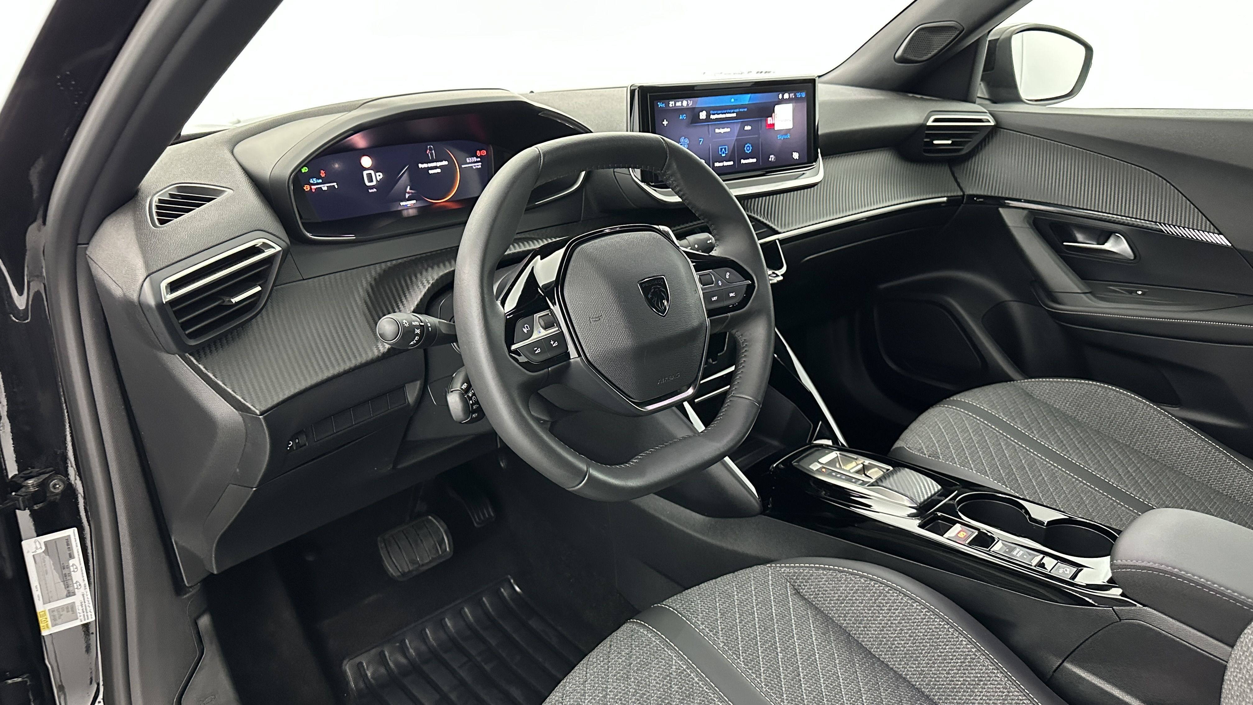 Peugeot 2008 - Image 6