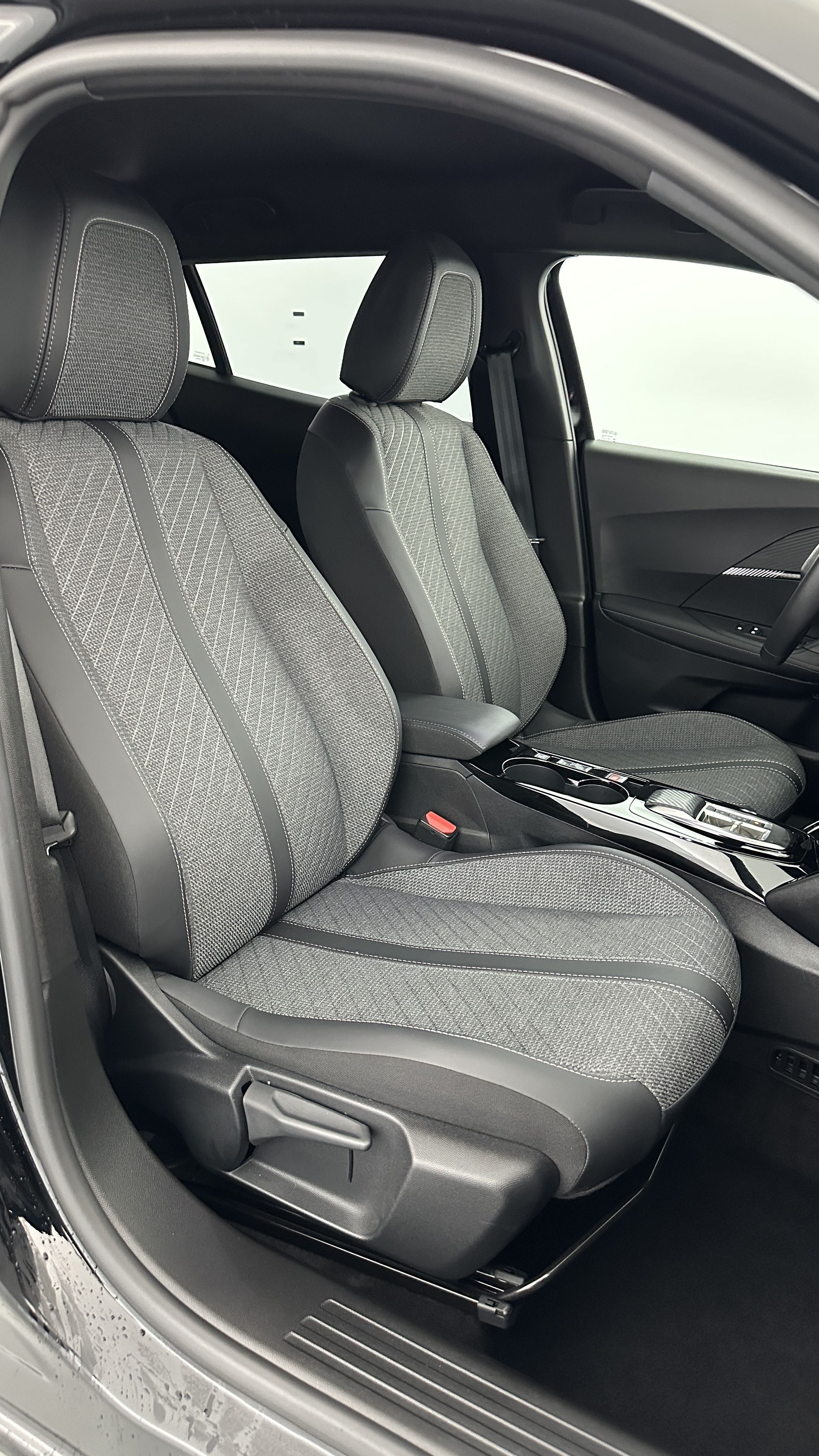 Peugeot 2008 - Image 18