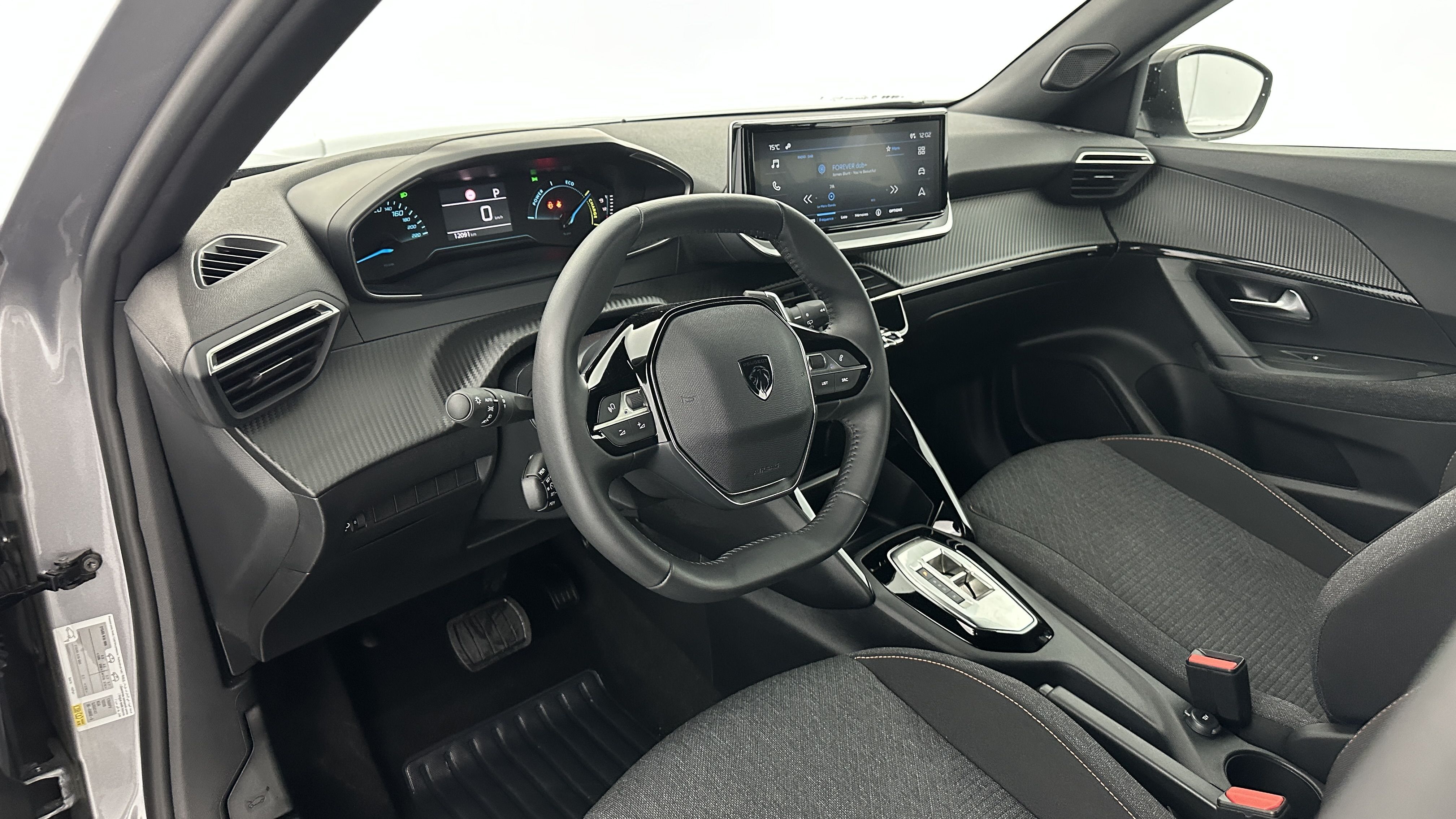 Peugeot 2008 - Image 6
